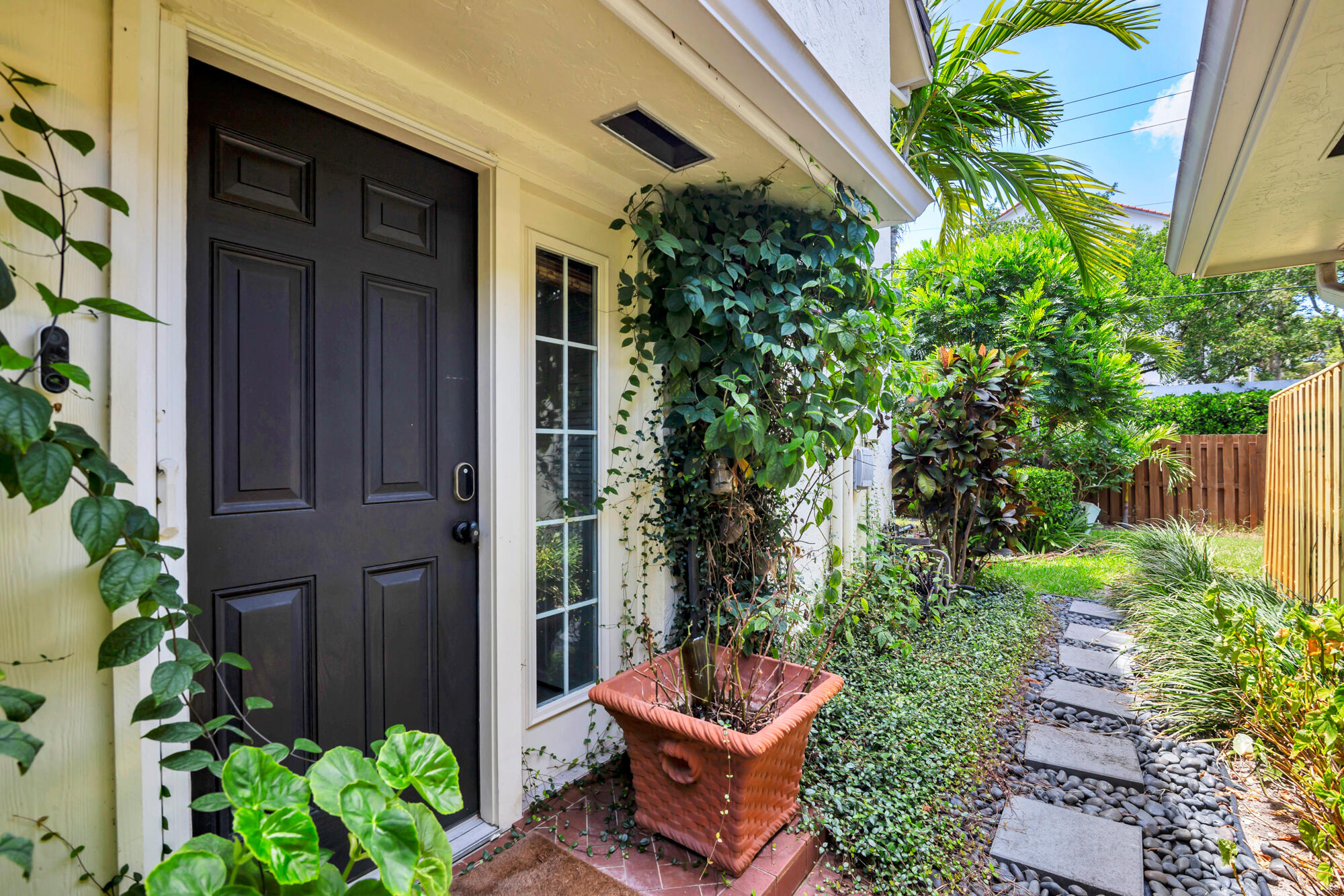 11290 Glen Oaks Court Property Photo 4