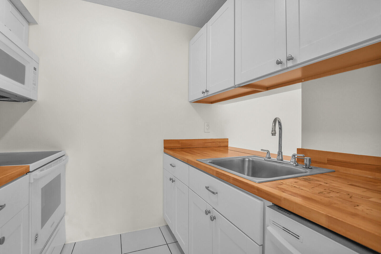 1854 Abbey Road 101 Property Photo 10