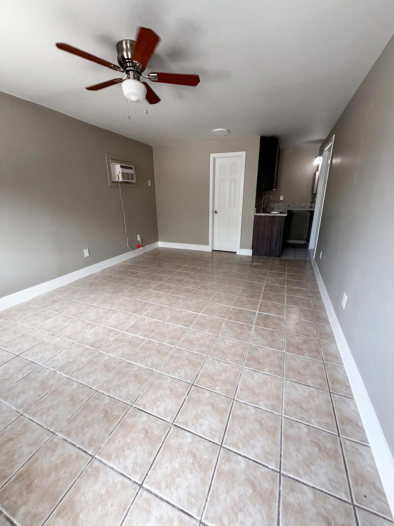 1711 N 17TH Court C Property Photo 1