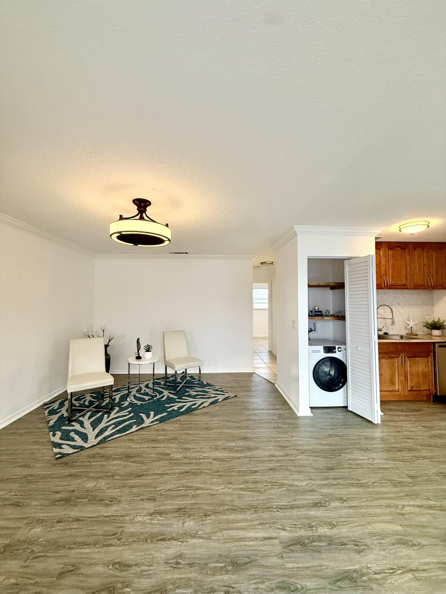 436 Auburn 203 Property Photo 4