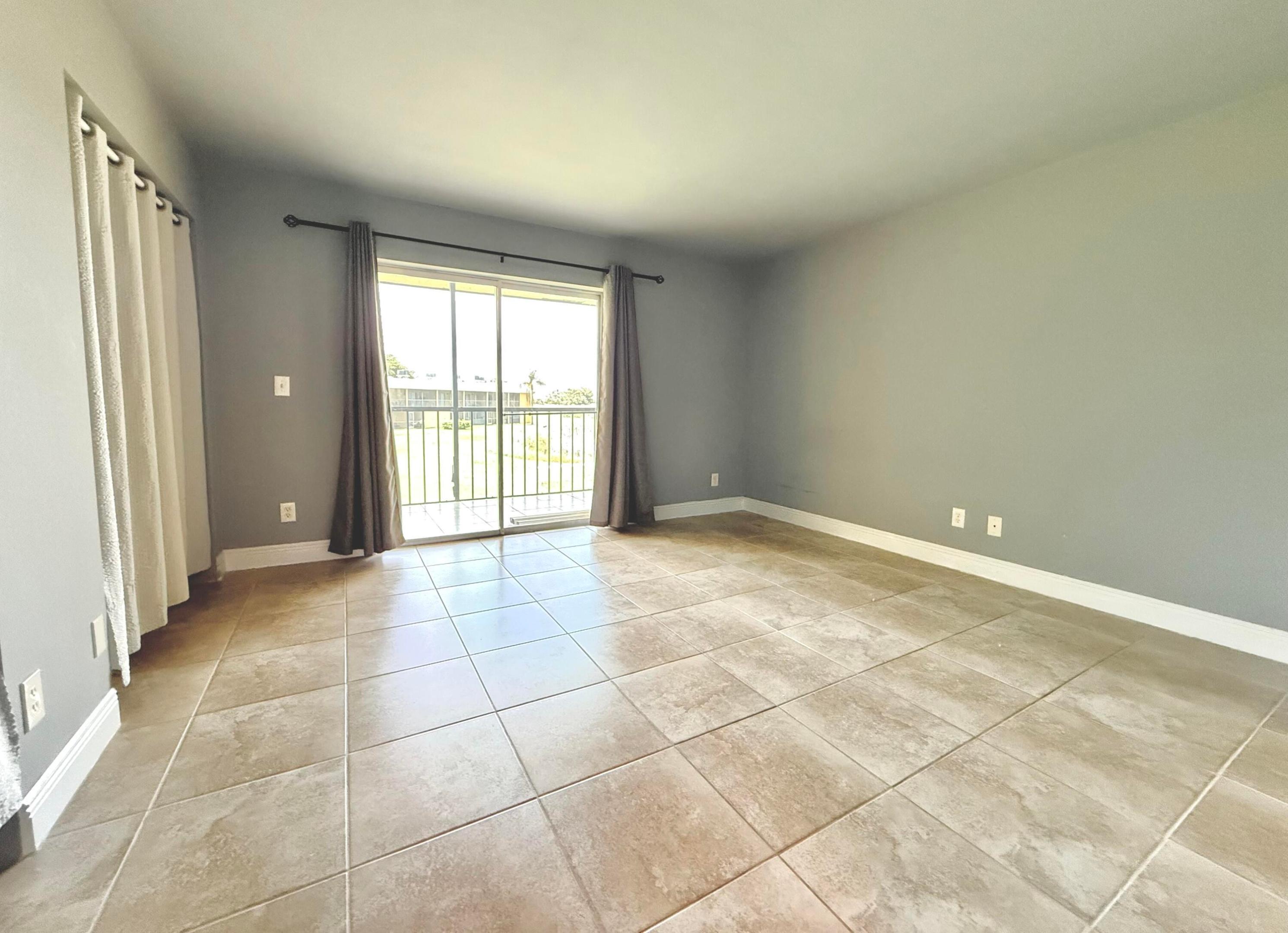 1625 Meadows Circle W Property Photo 7