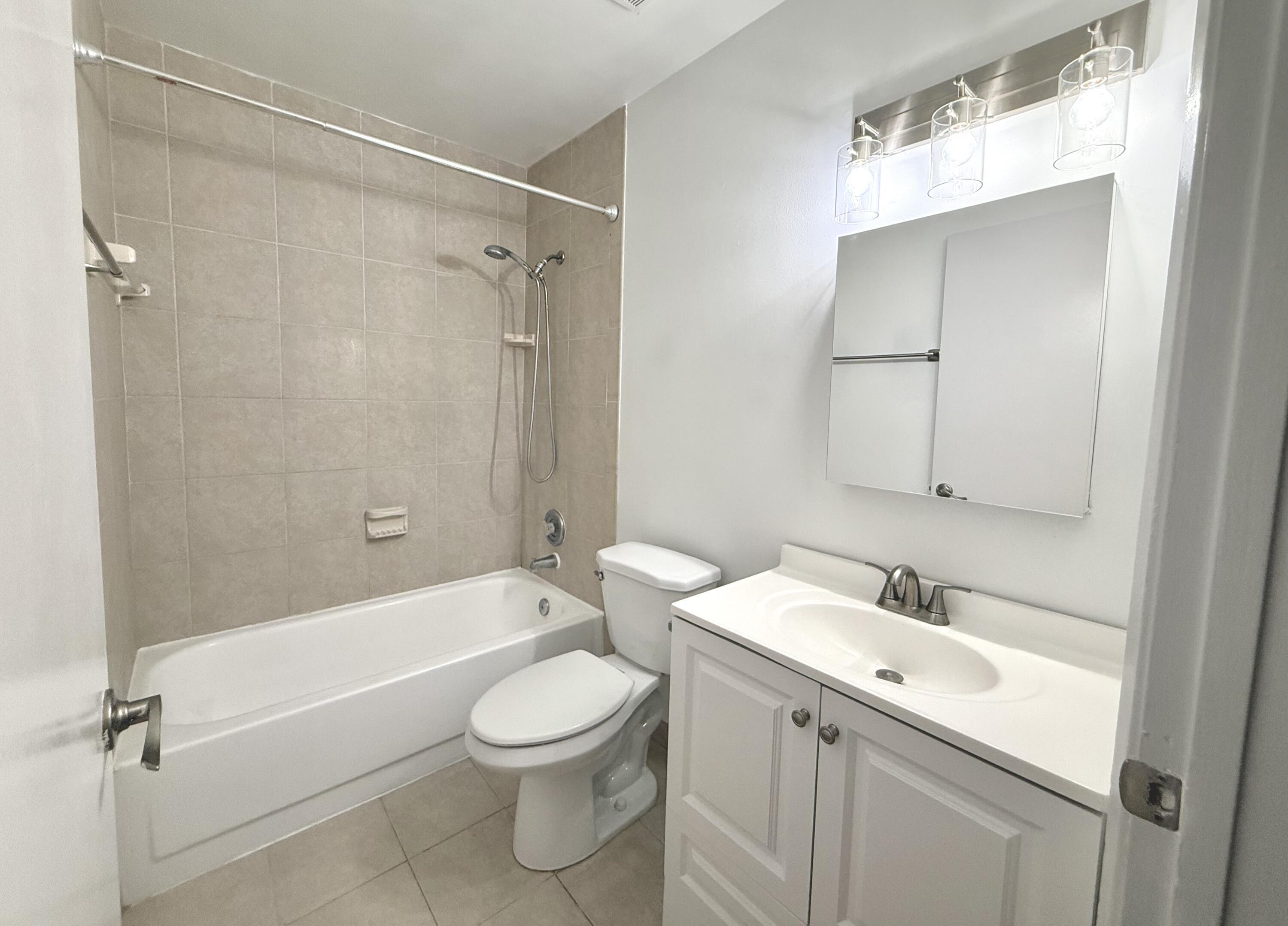 1625 Meadows Circle W Property Photo 9