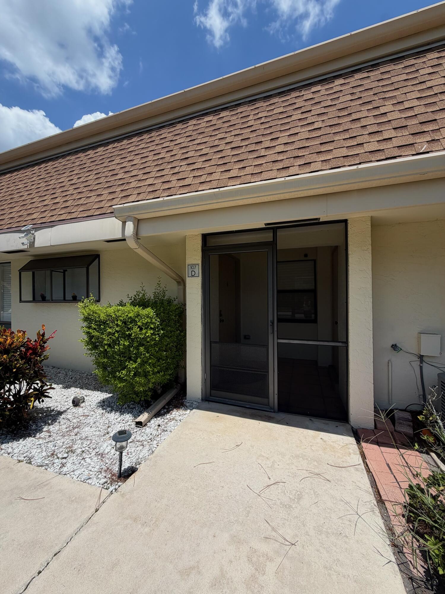 107 HALF MOON Circle D Property Photo 1