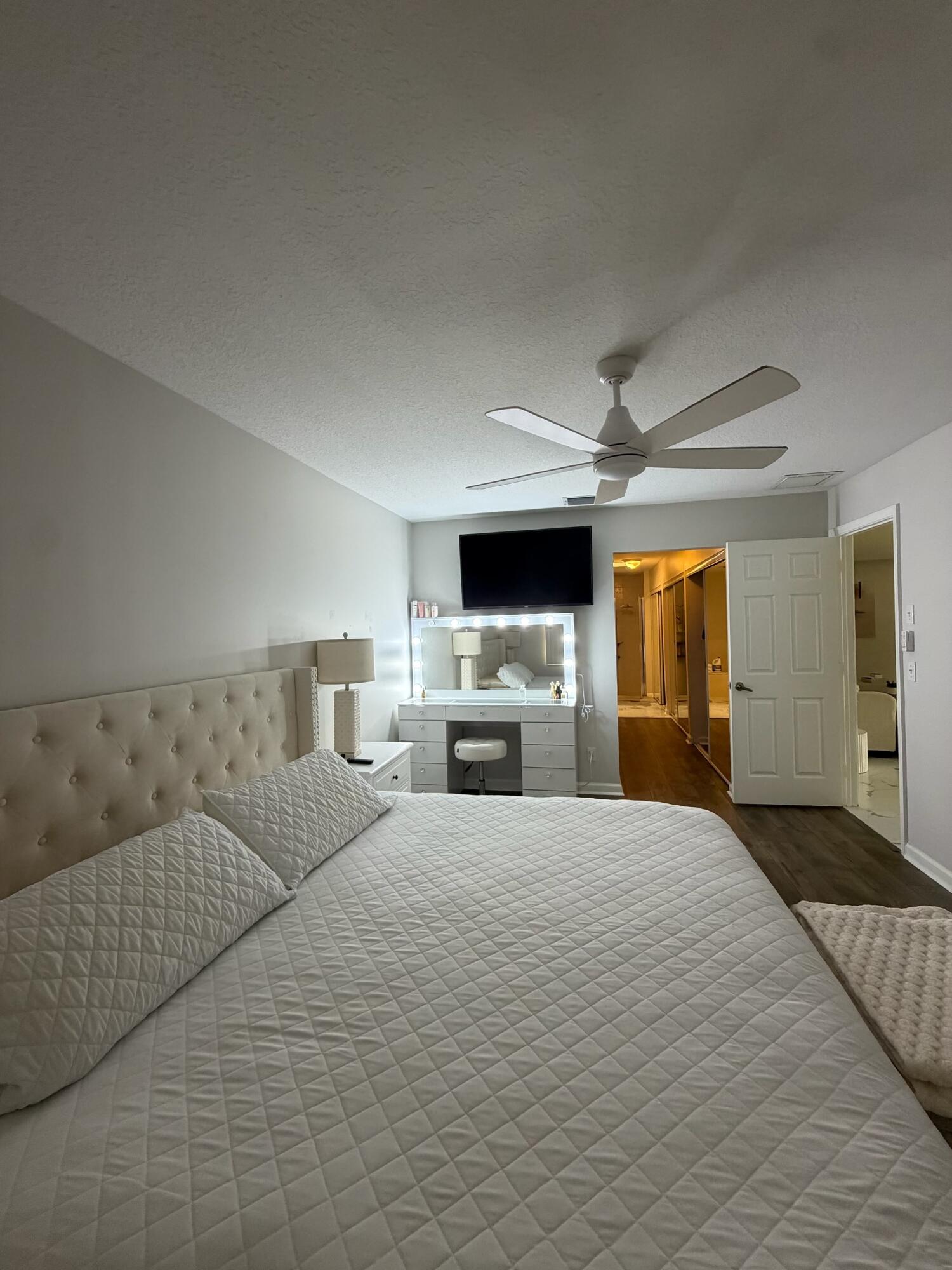 107 Half Moon Circle D Property Photo 12