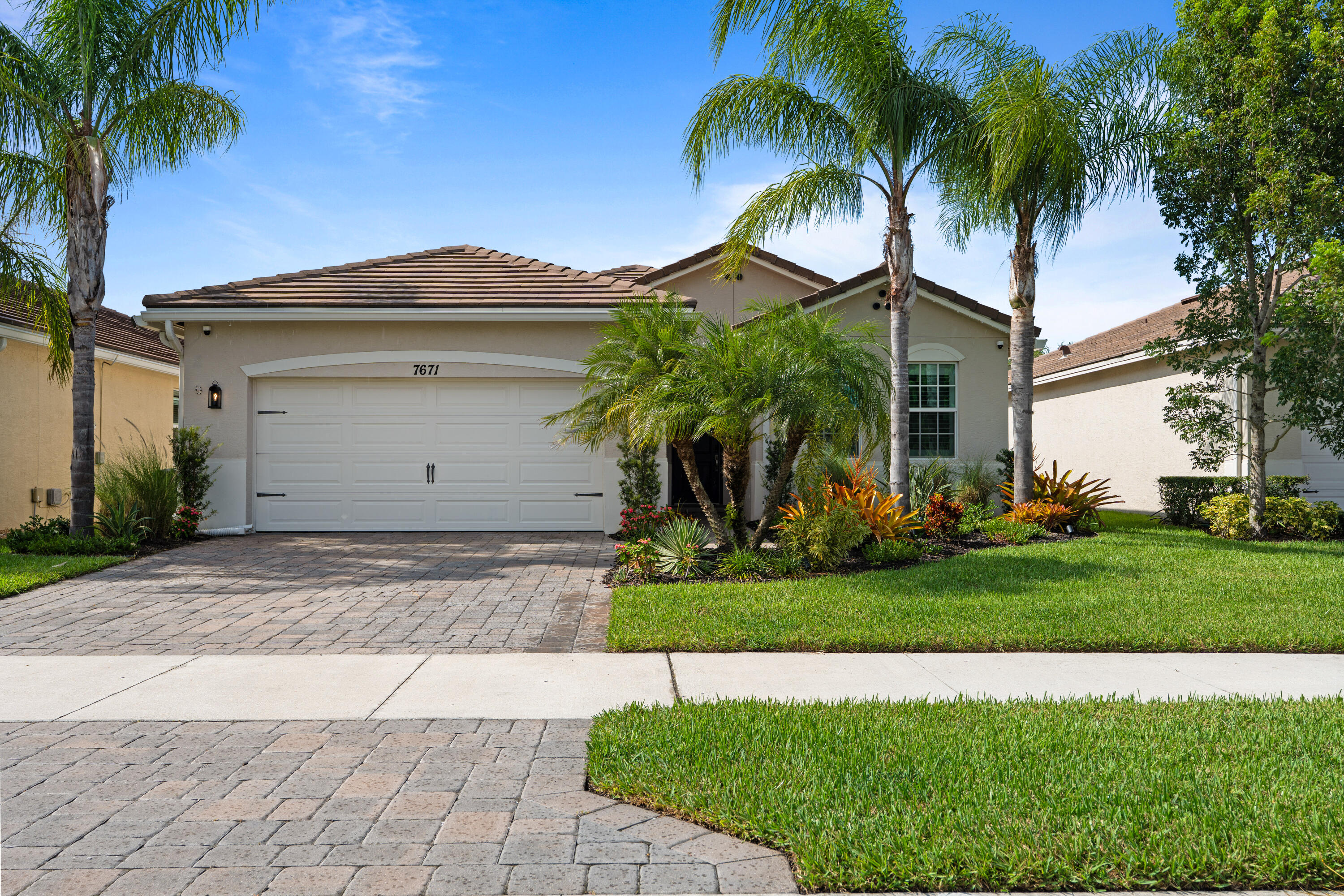7671 Sw Harbor Cove Drive Property Photo 1