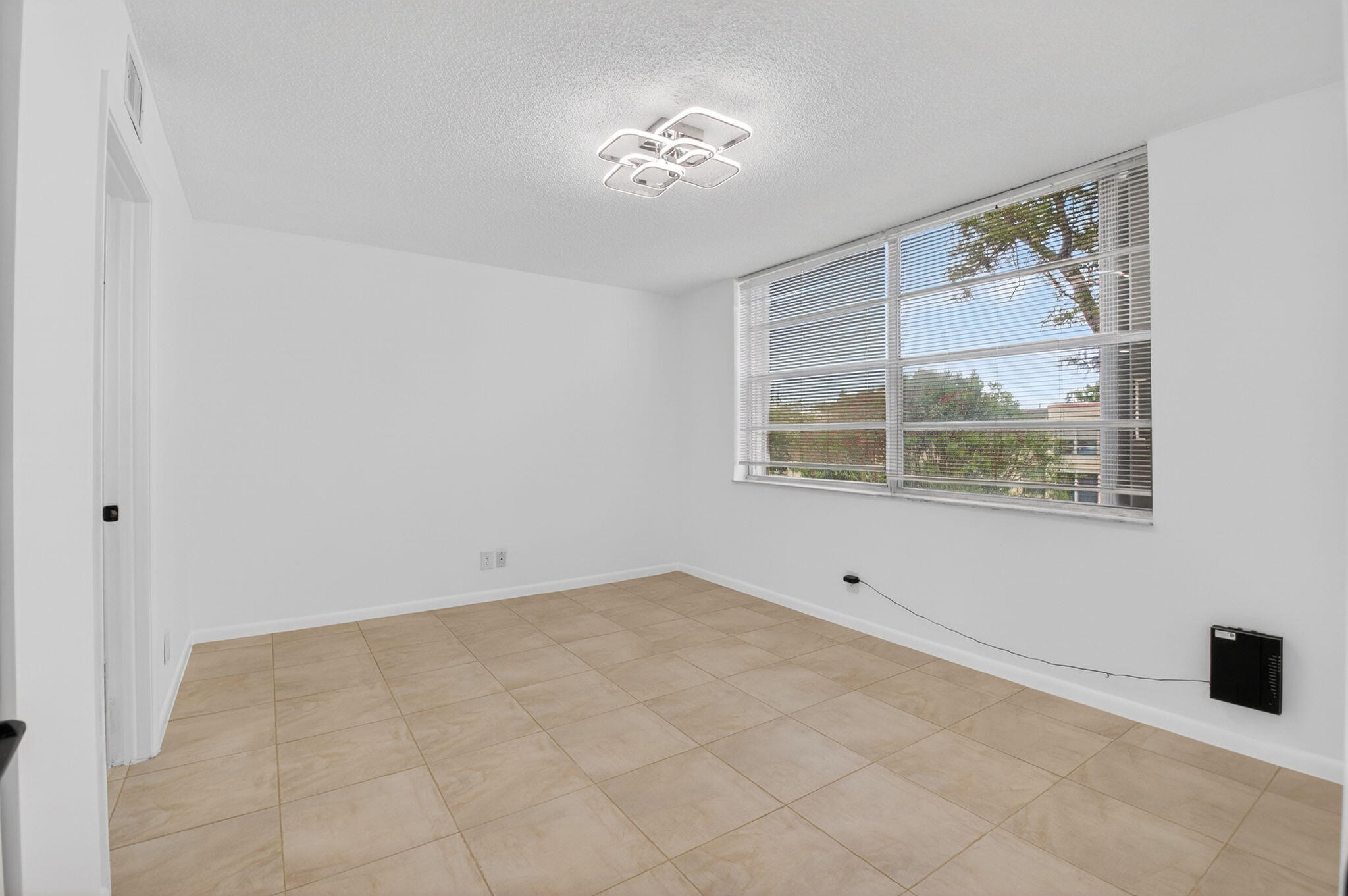10 Willowbrook Lane 207 Property Photo 13