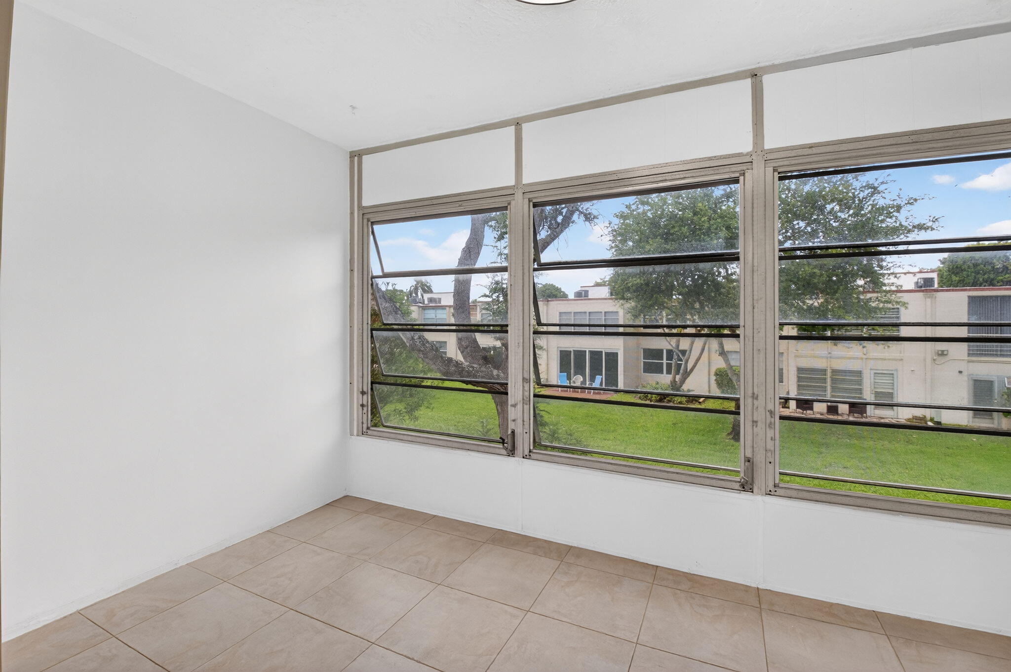 10 Willowbrook Lane 207 Property Photo 14