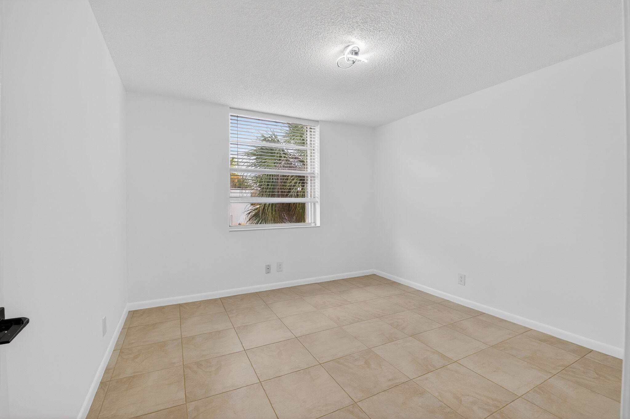10 Willowbrook Lane 207 Property Photo 23