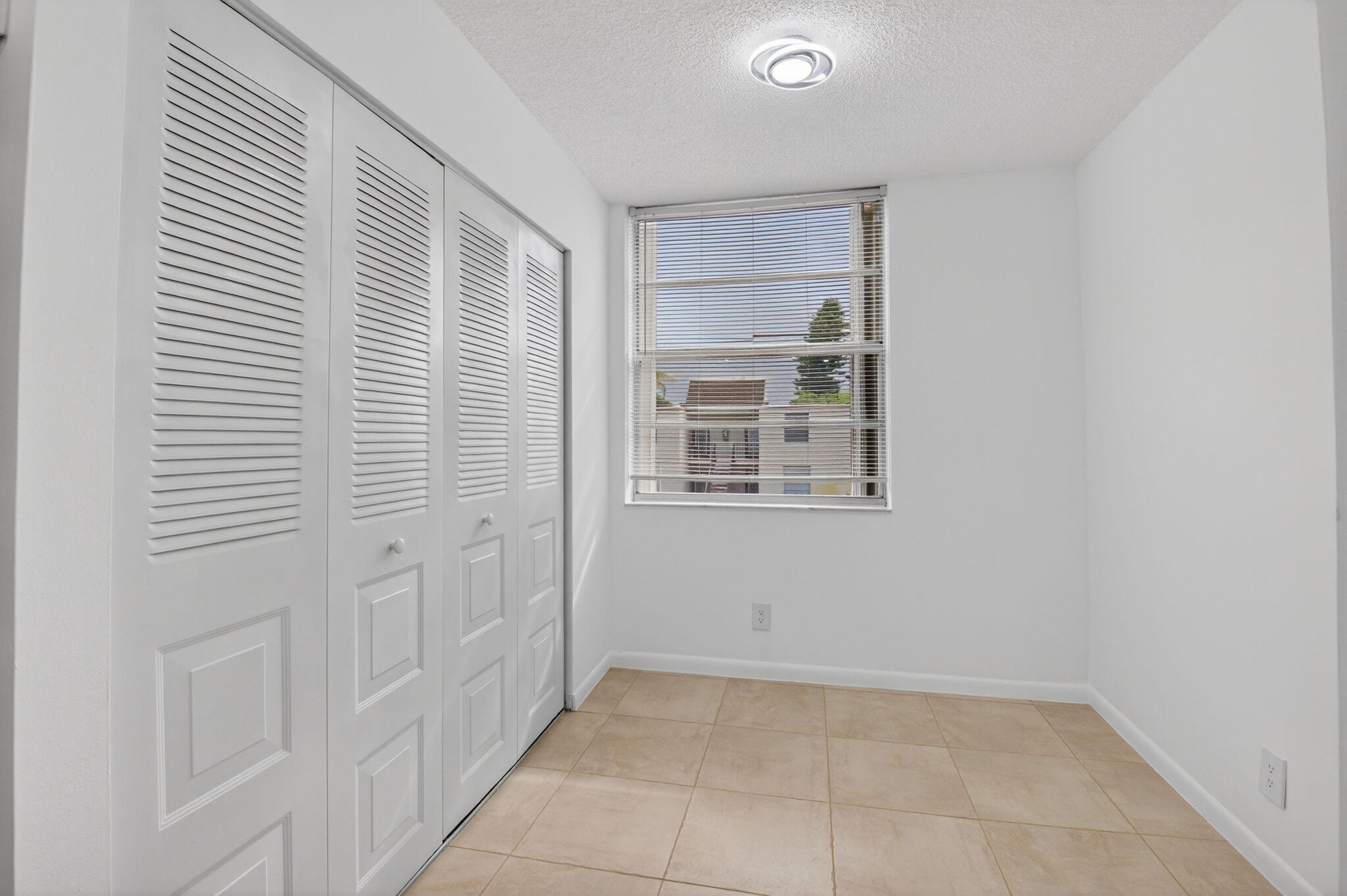 10 Willowbrook Lane 207 Property Photo 28
