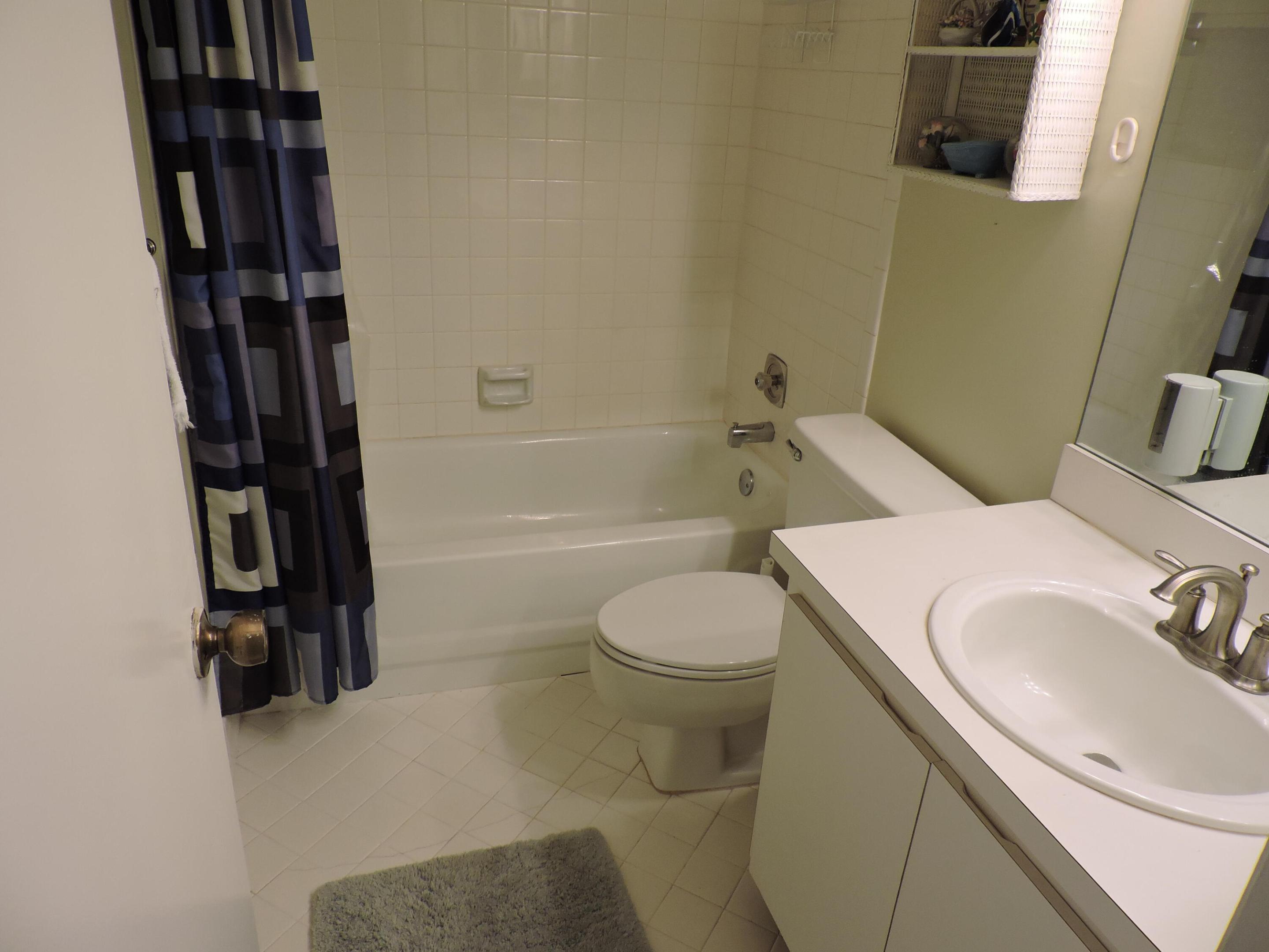 3402 Gardens East Drive 7a Property Photo 13