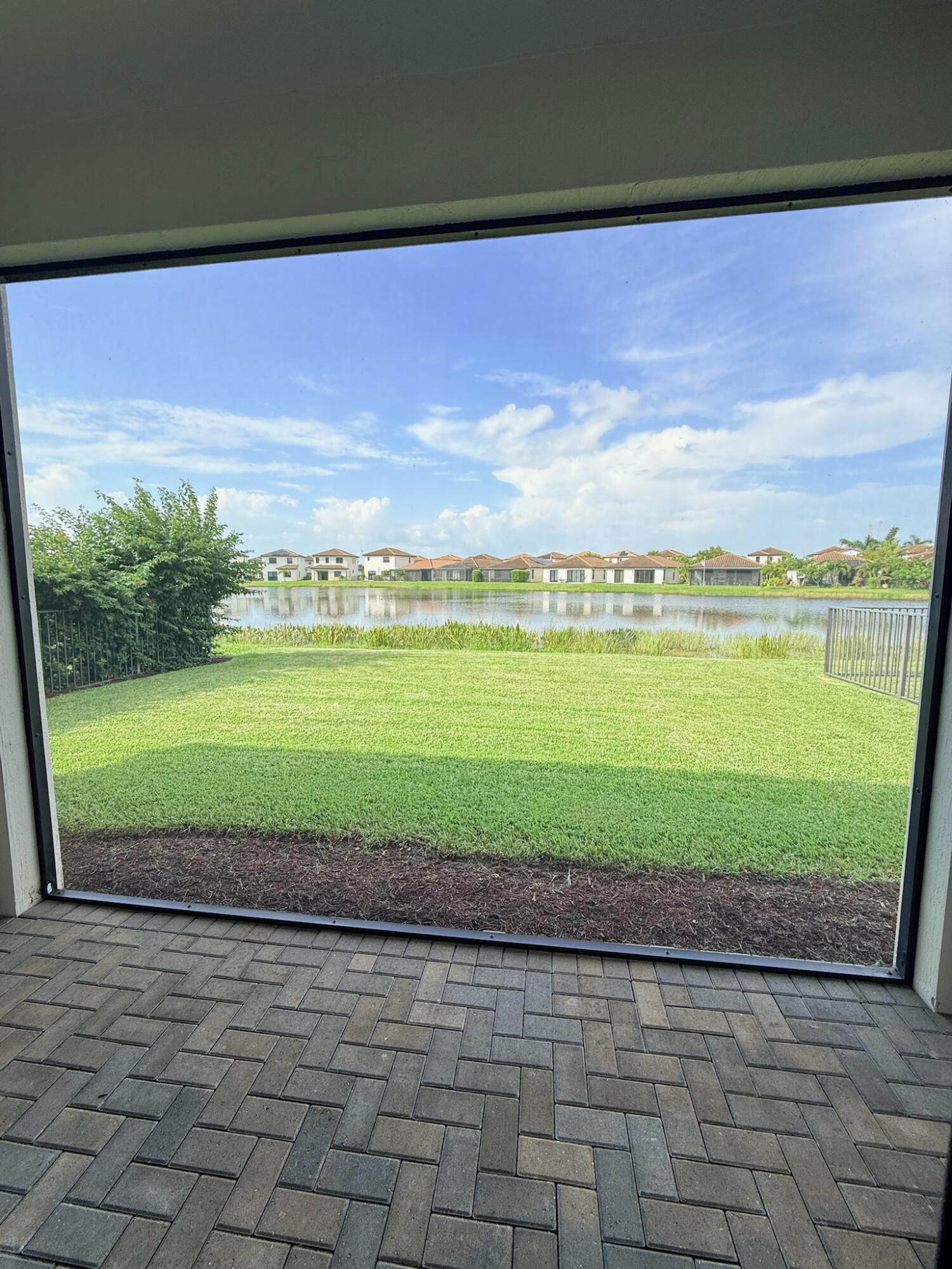 5489 Soria Avenue Property Photo 3
