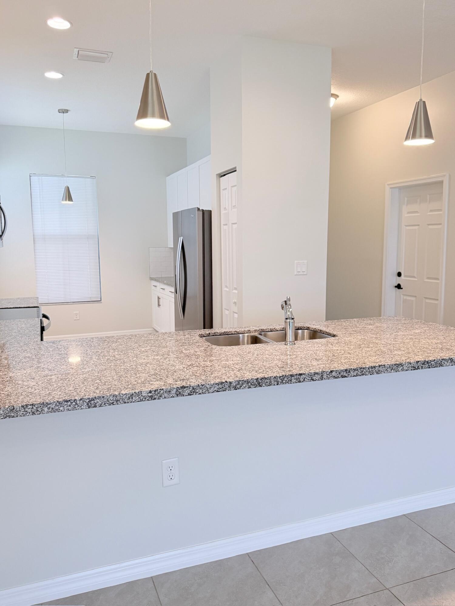 5489 Soria Avenue Property Photo 4
