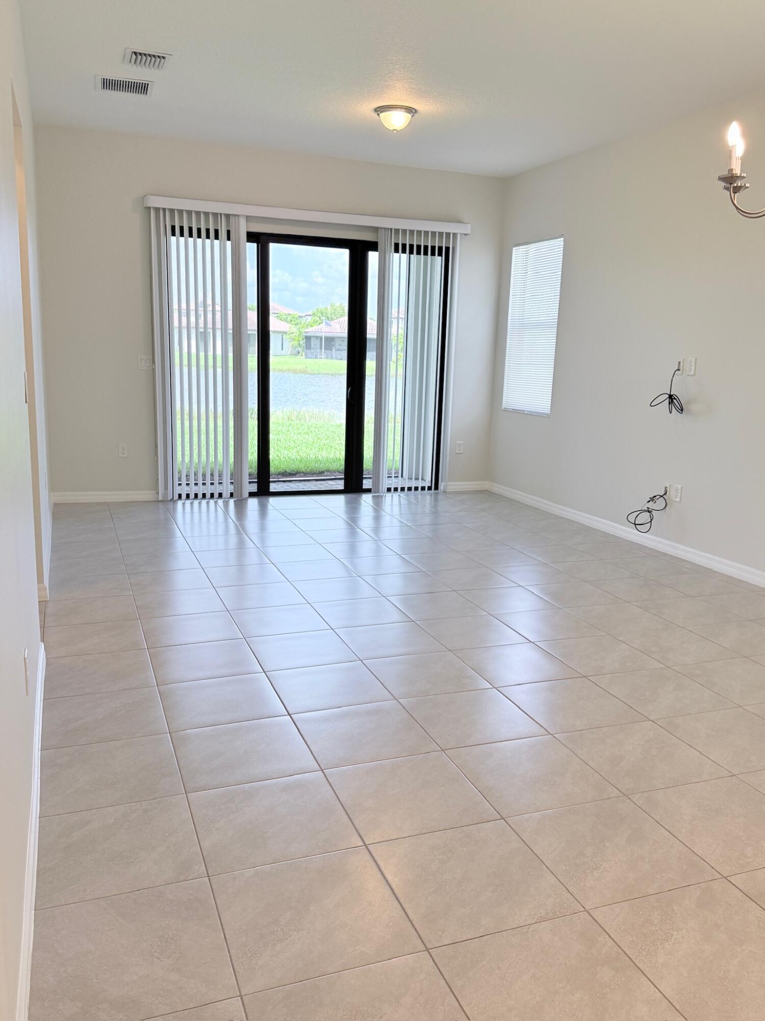 5489 Soria Avenue Property Photo 11