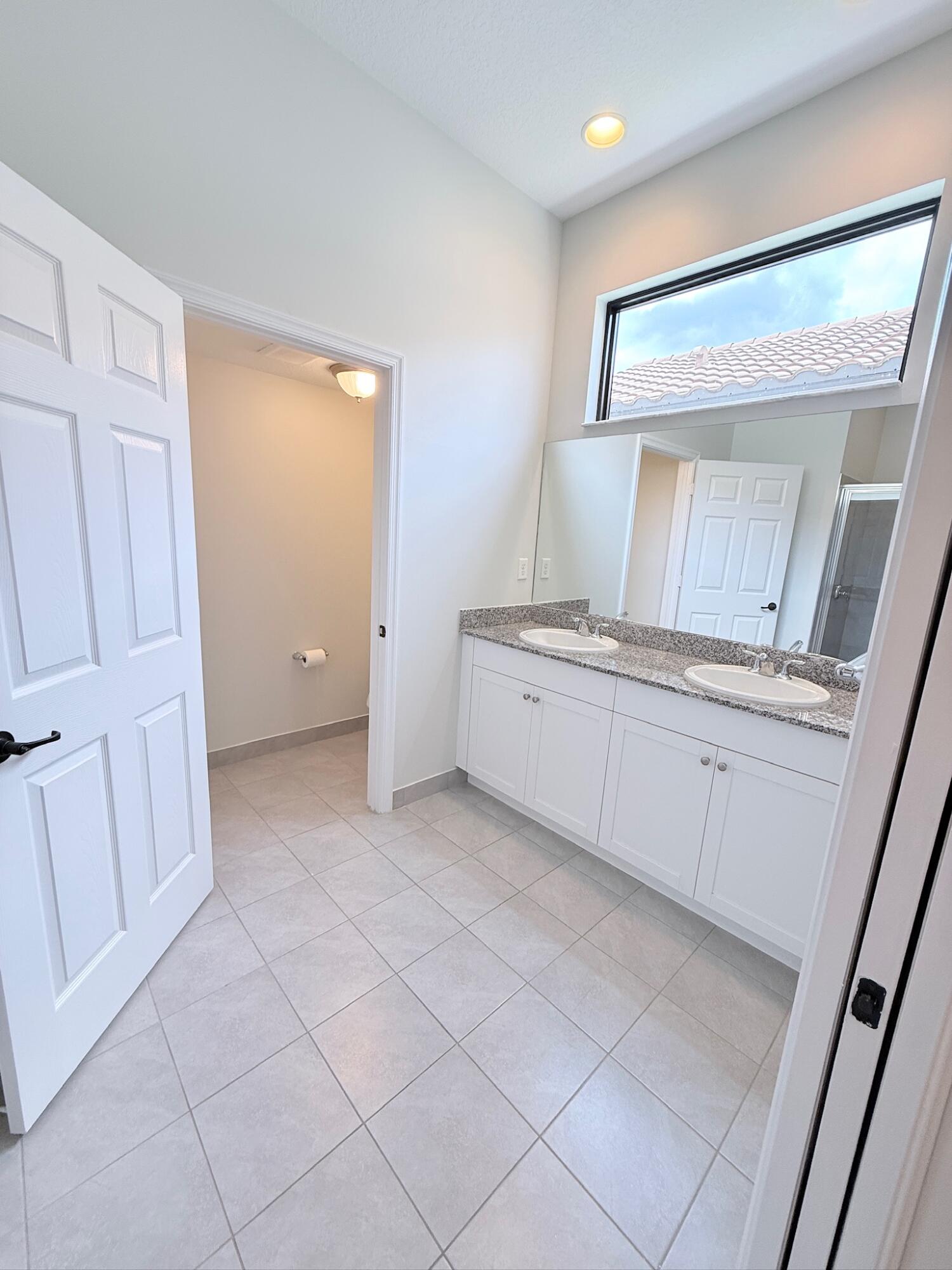 5489 Soria Avenue Property Photo 16