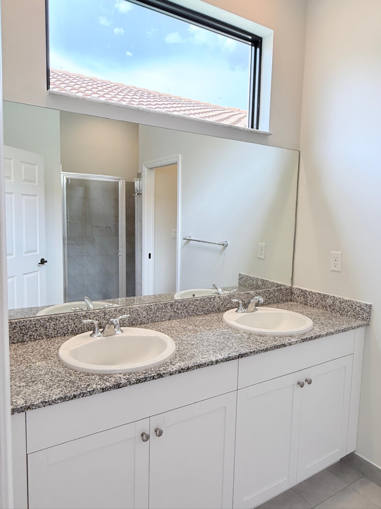 5489 Soria Avenue Property Photo 18