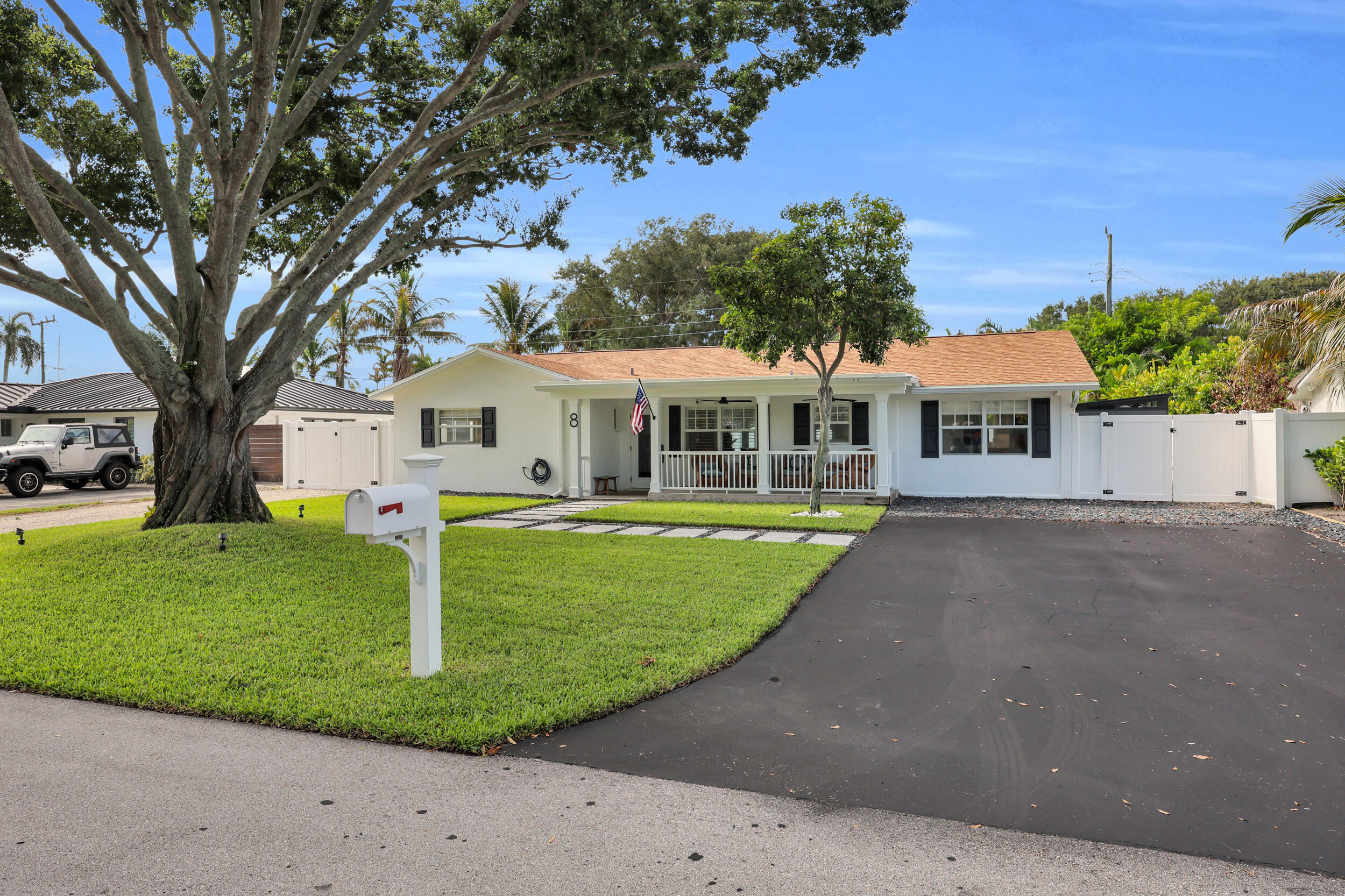 8 Windsor Road W Property Photo 2