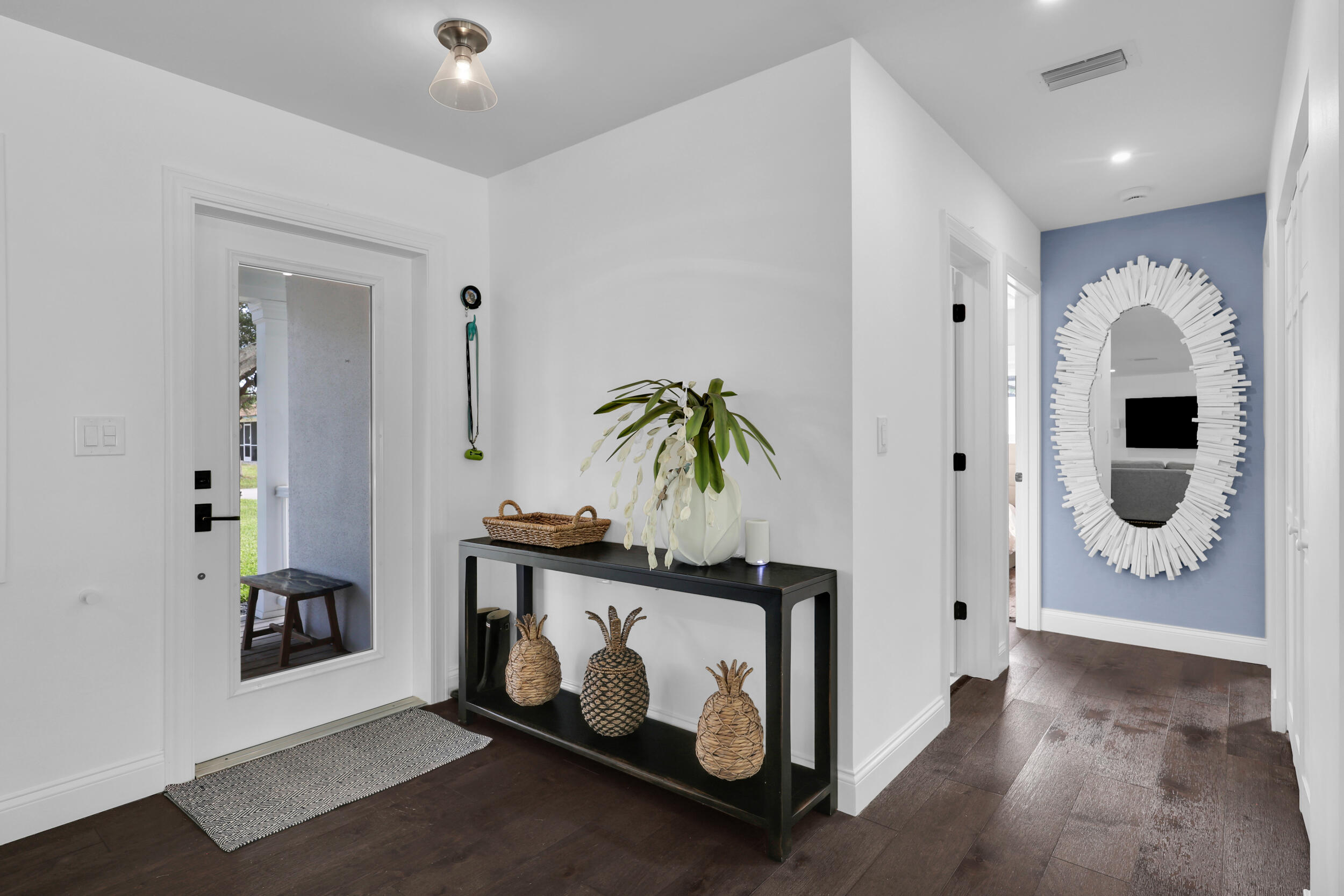 8 Windsor Road W Property Photo 6