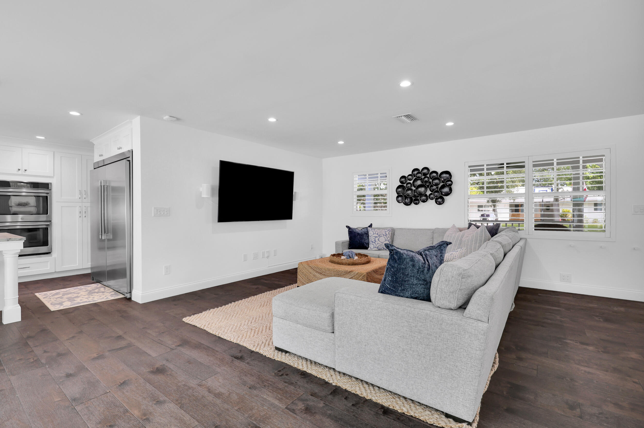 8 Windsor Road W Property Photo 7