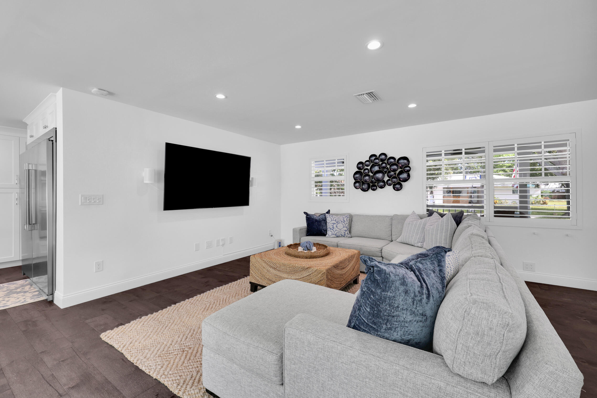 8 Windsor Road W Property Photo 8