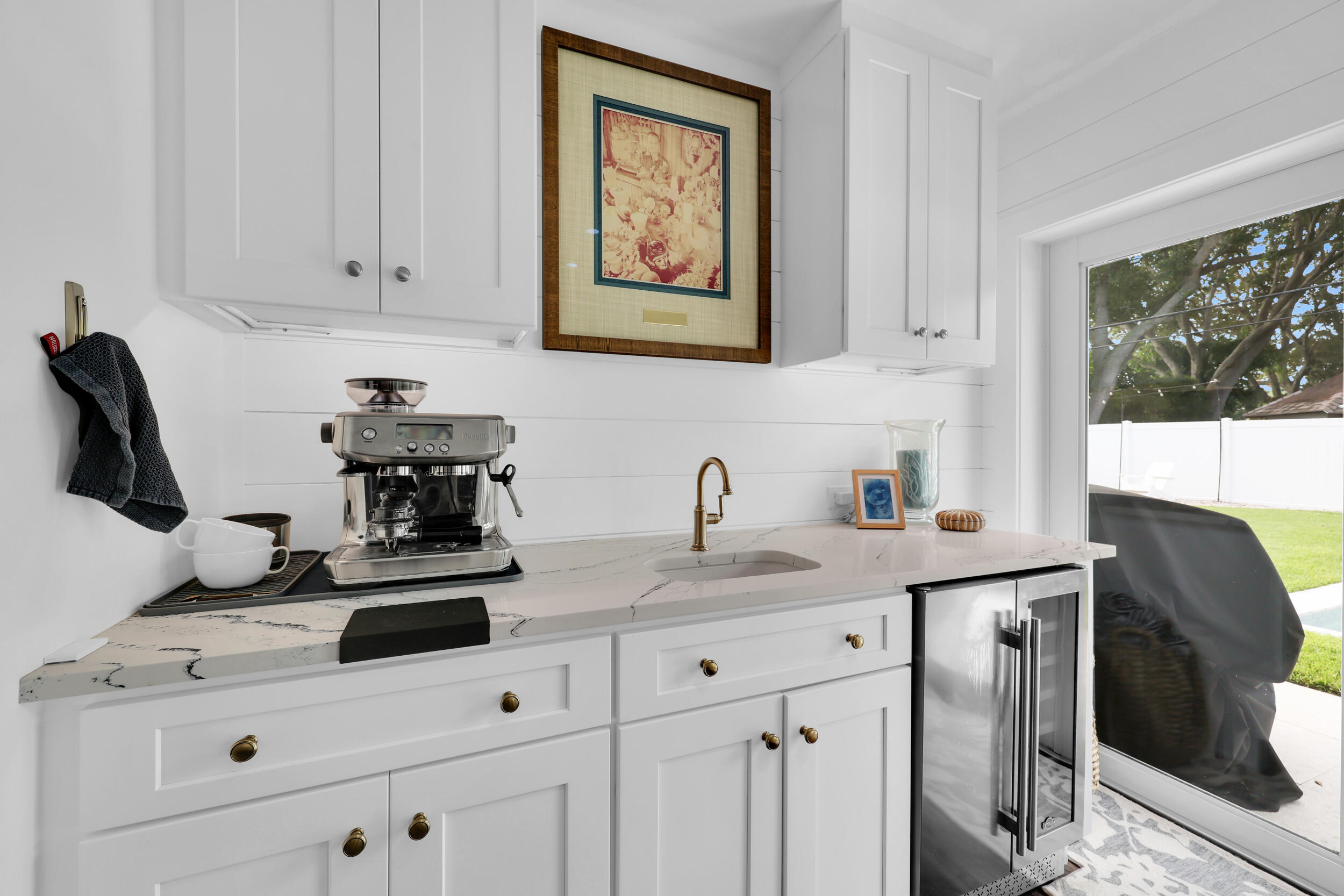 8 Windsor Road W Property Photo 16