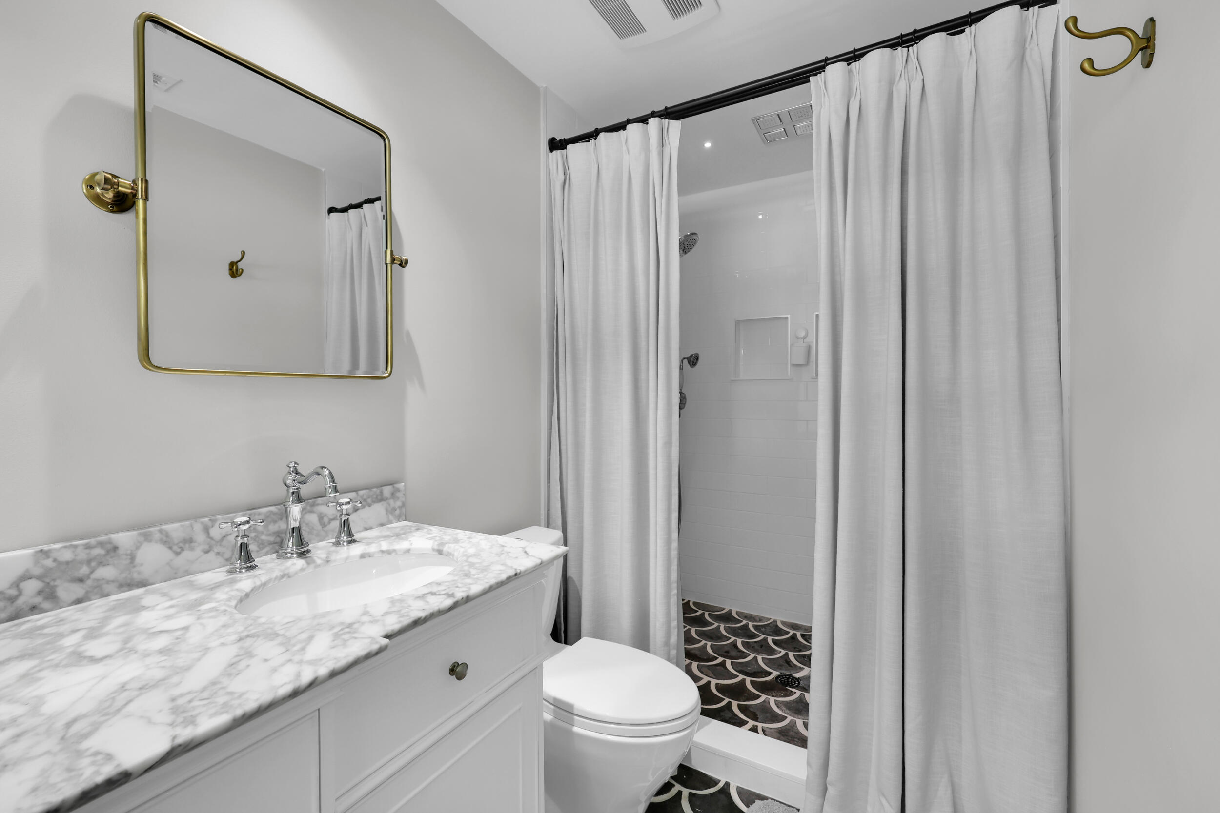 8 Windsor Road W Property Photo 26