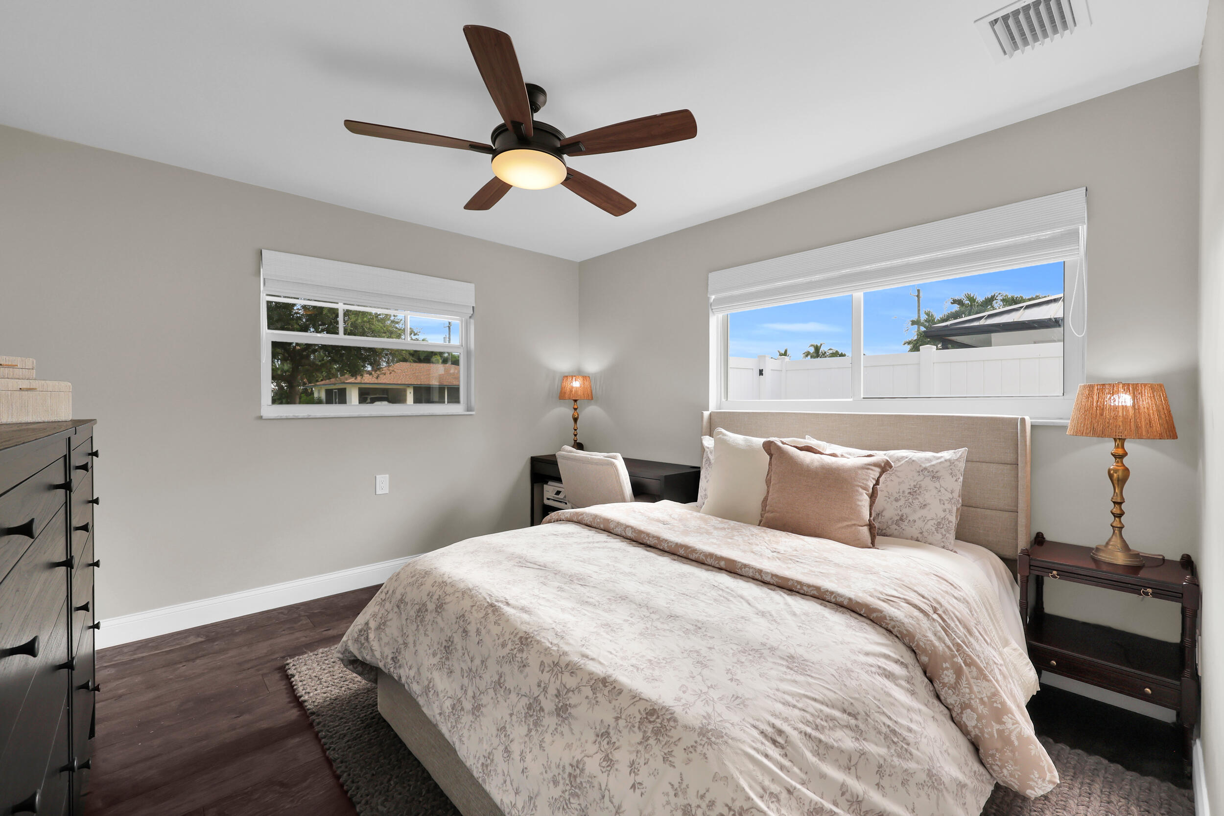 8 Windsor Road W Property Photo 27