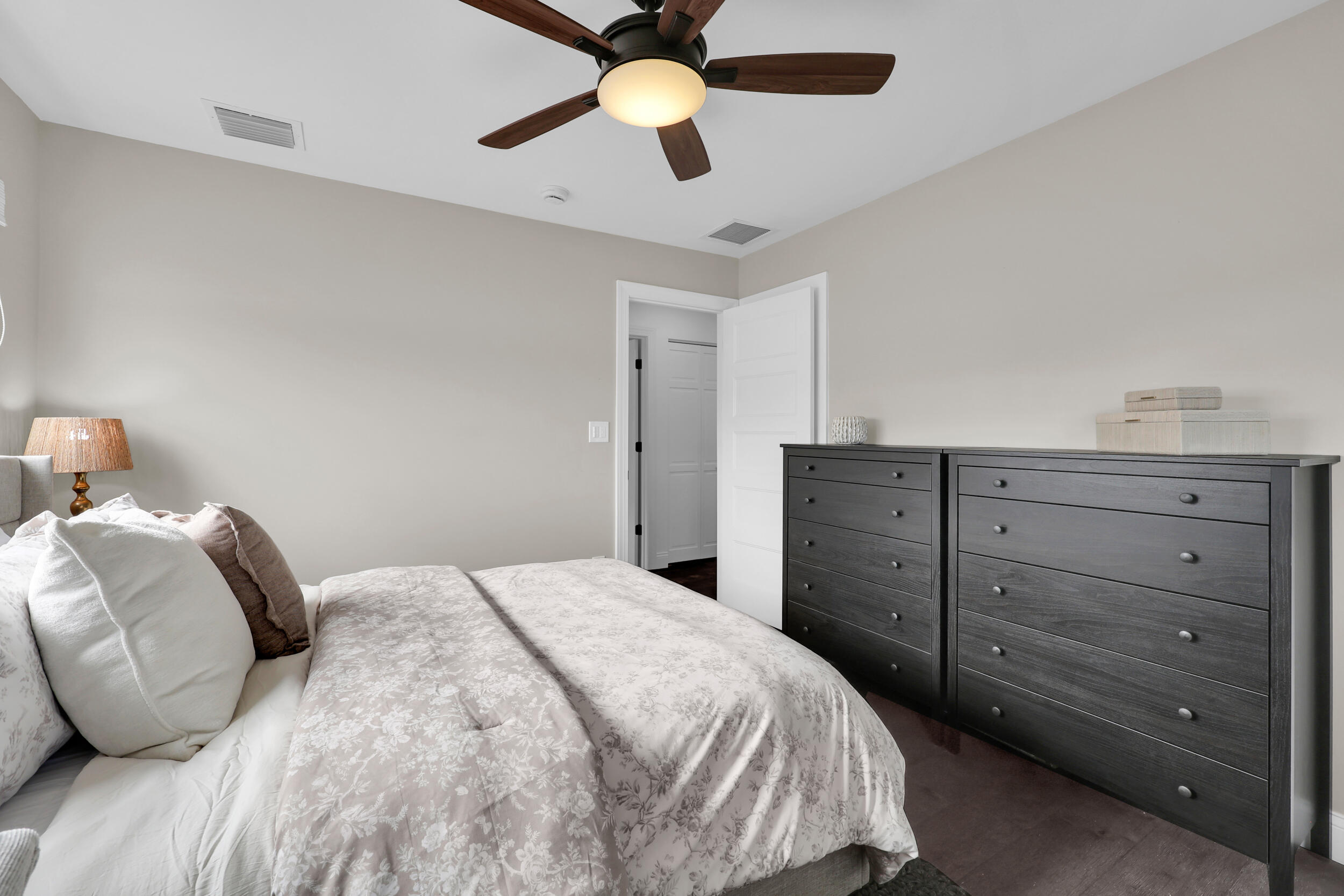 8 Windsor Road W Property Photo 29