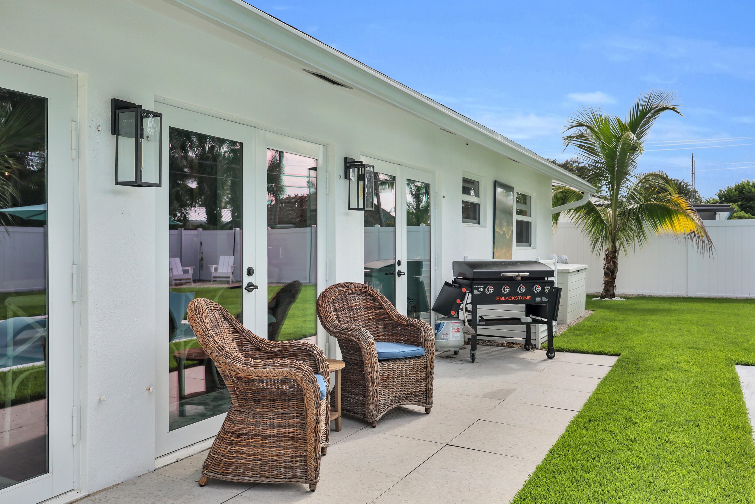 8 Windsor Road W Property Photo 34