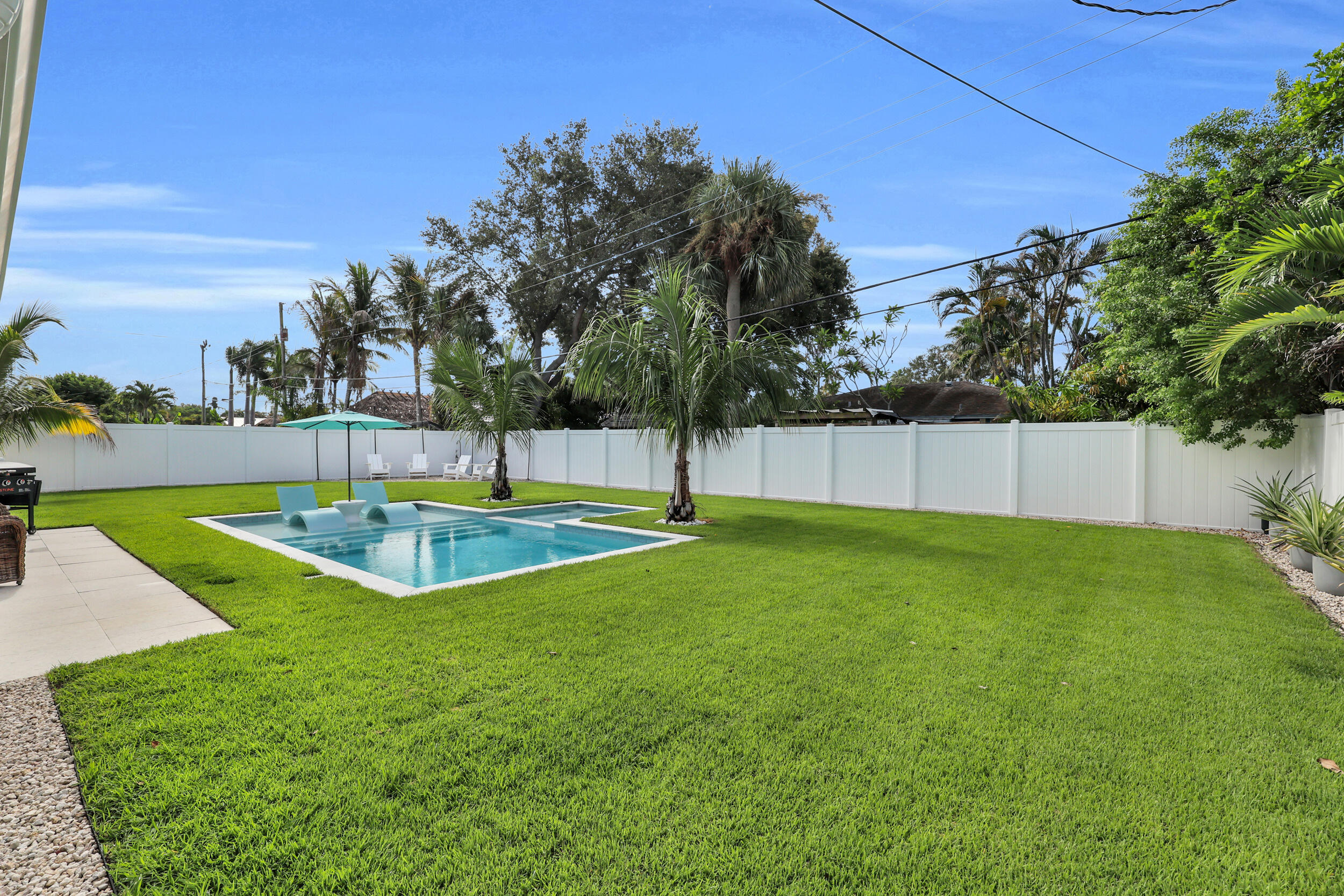 8 Windsor Road W Property Photo 35