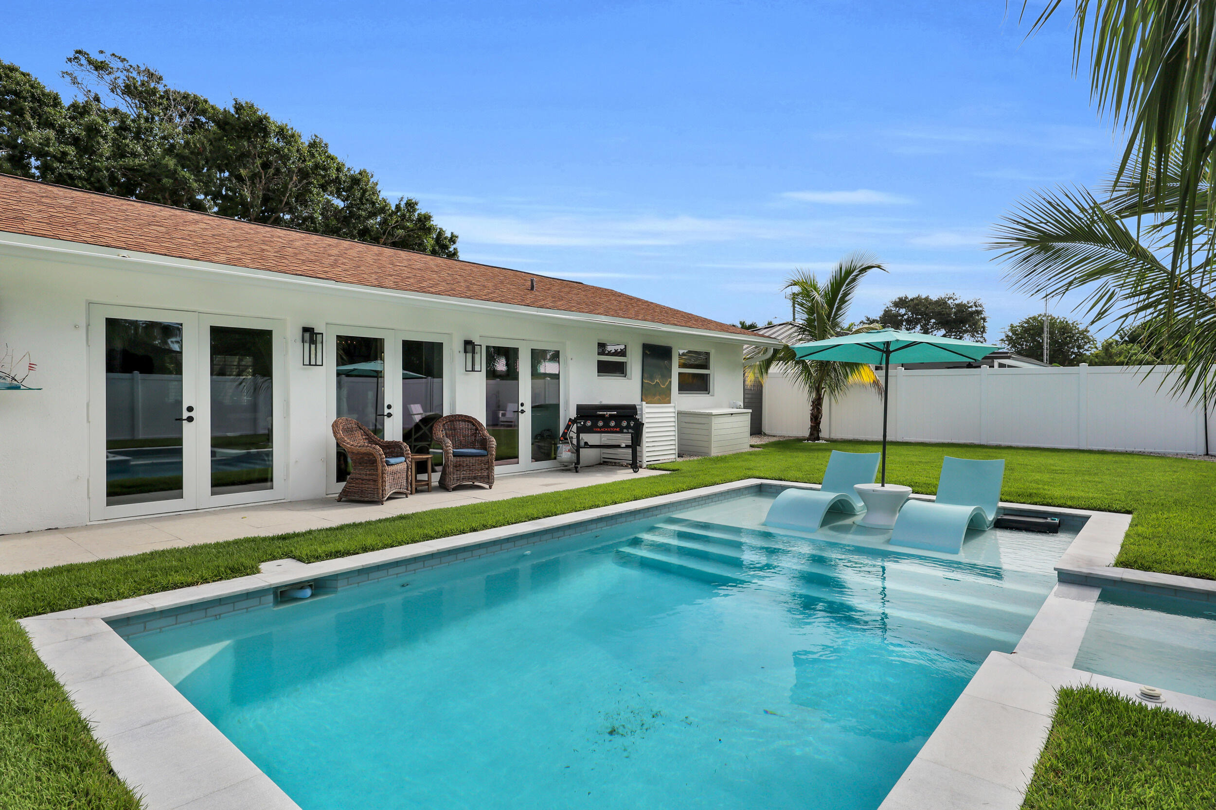 8 Windsor Road W Property Photo 36