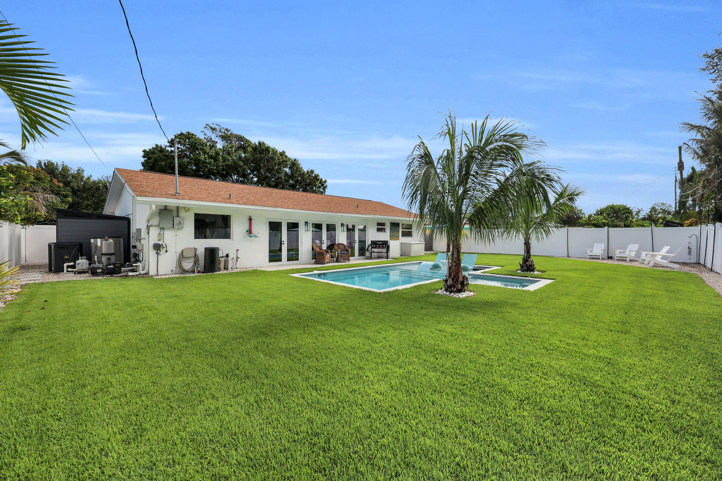 8 Windsor Road W Property Photo 39