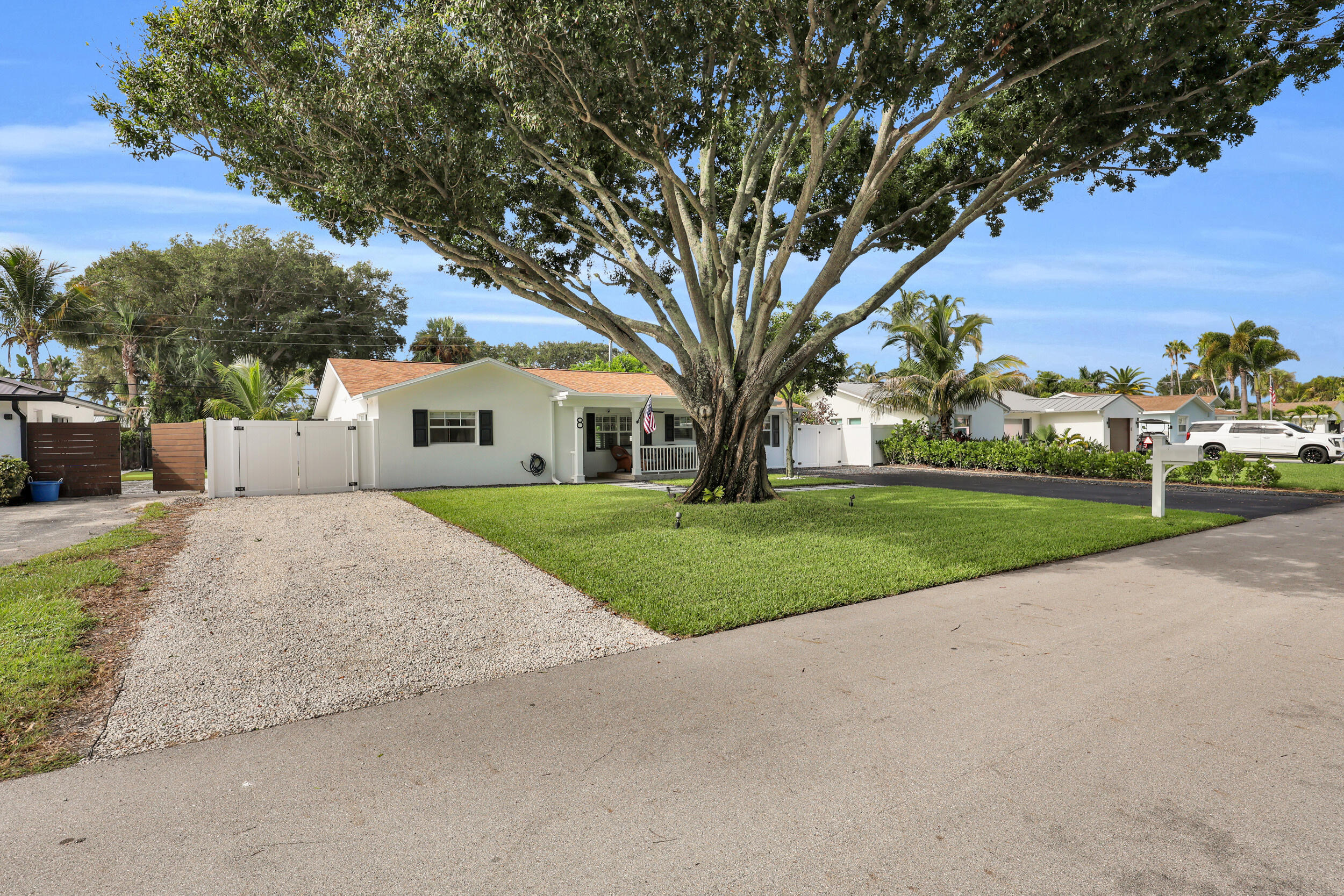 8 Windsor Road W Property Photo 42