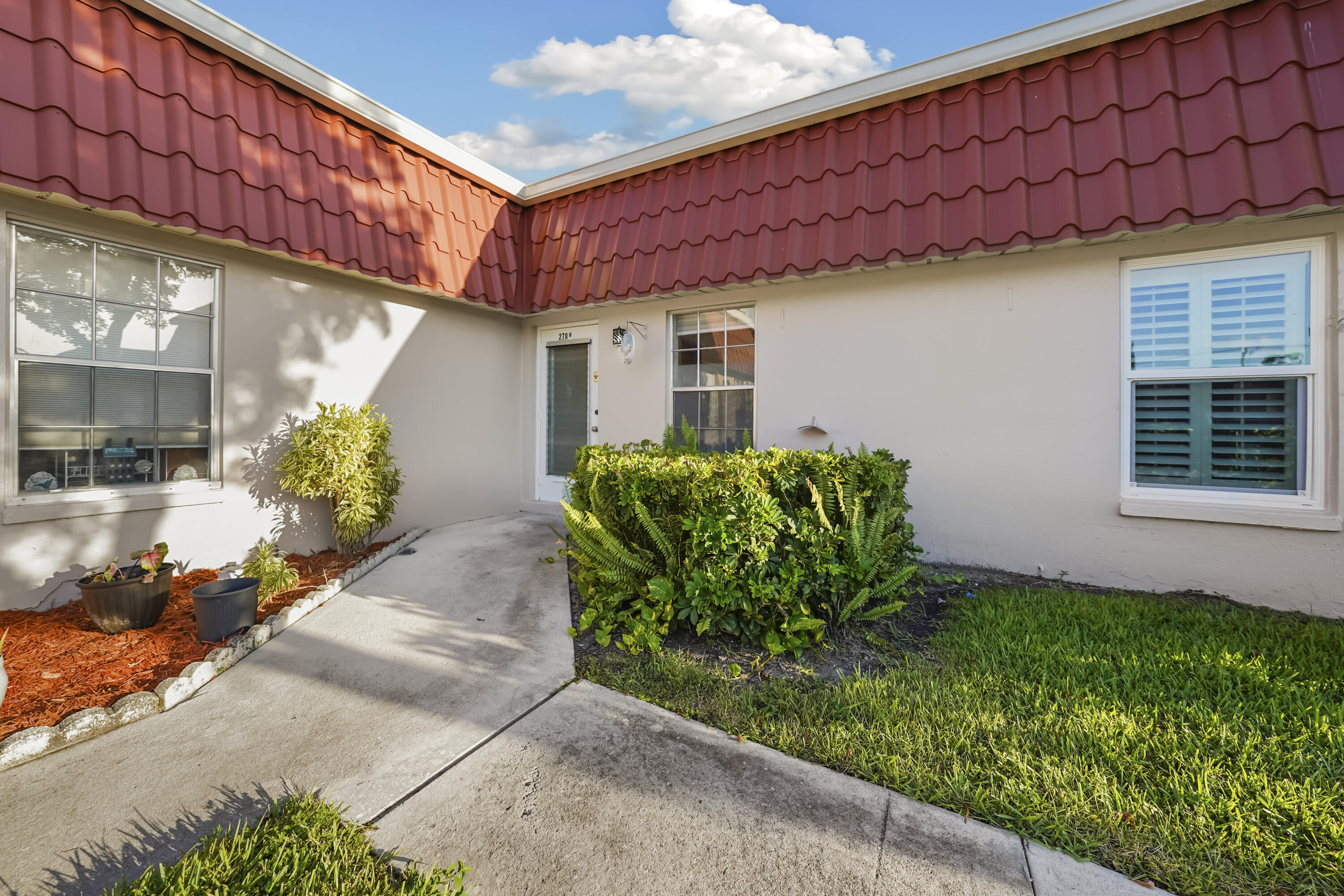 270 CAPE COD Circle B Property Photo 1