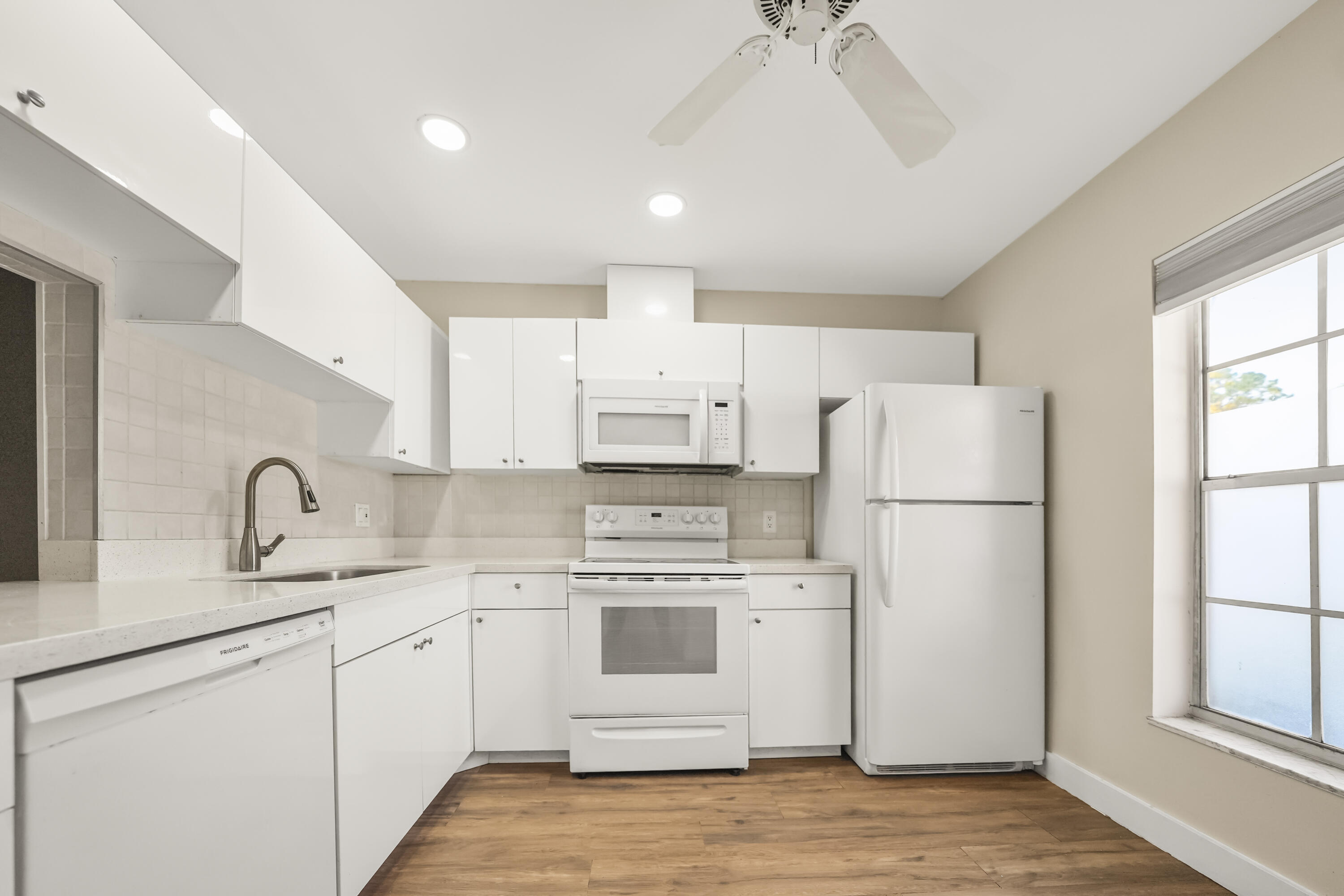 270 Cape Cod Circle B Property Photo 4