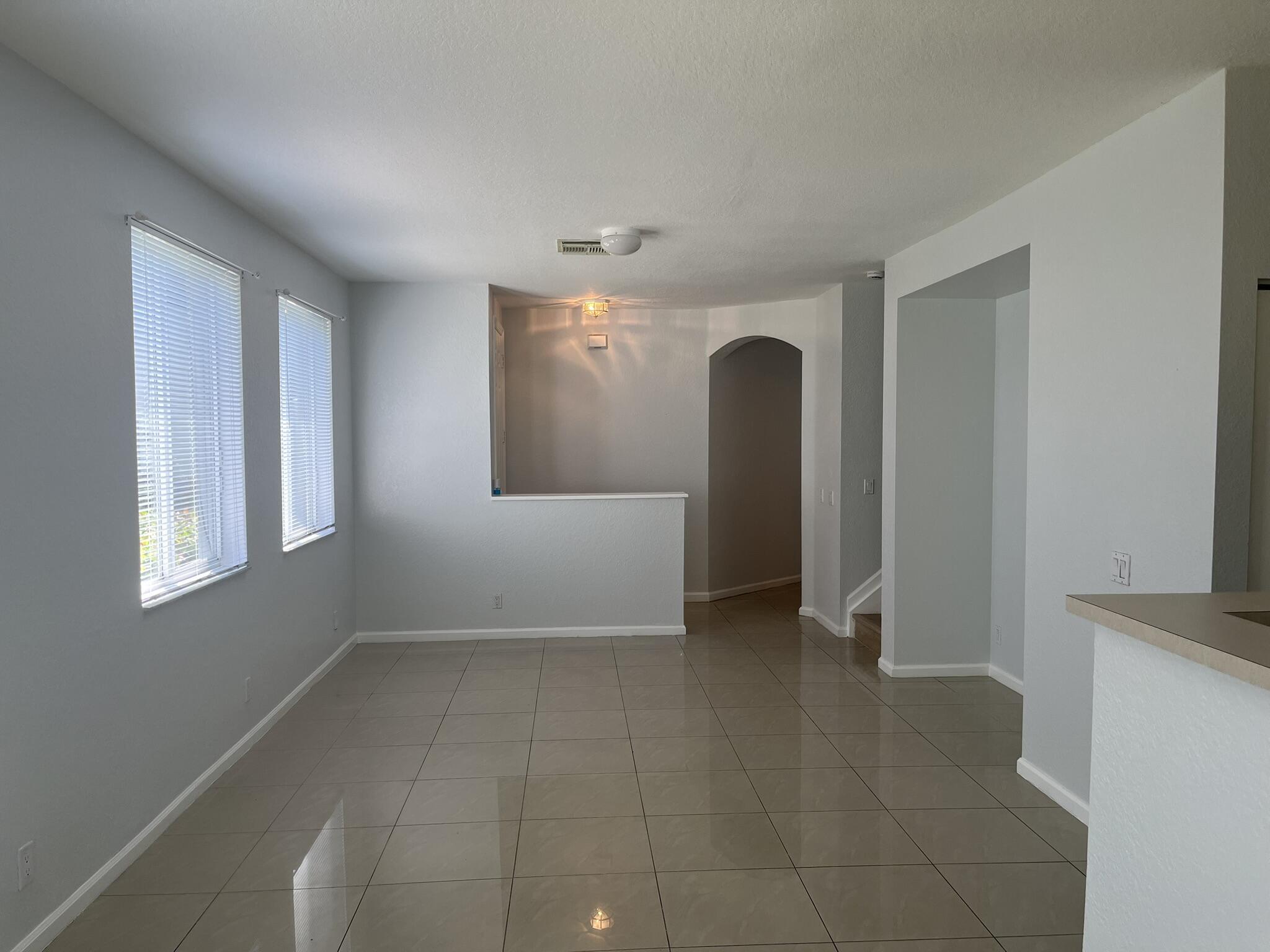 3231 Laurel Ridge Circle Property Photo 4