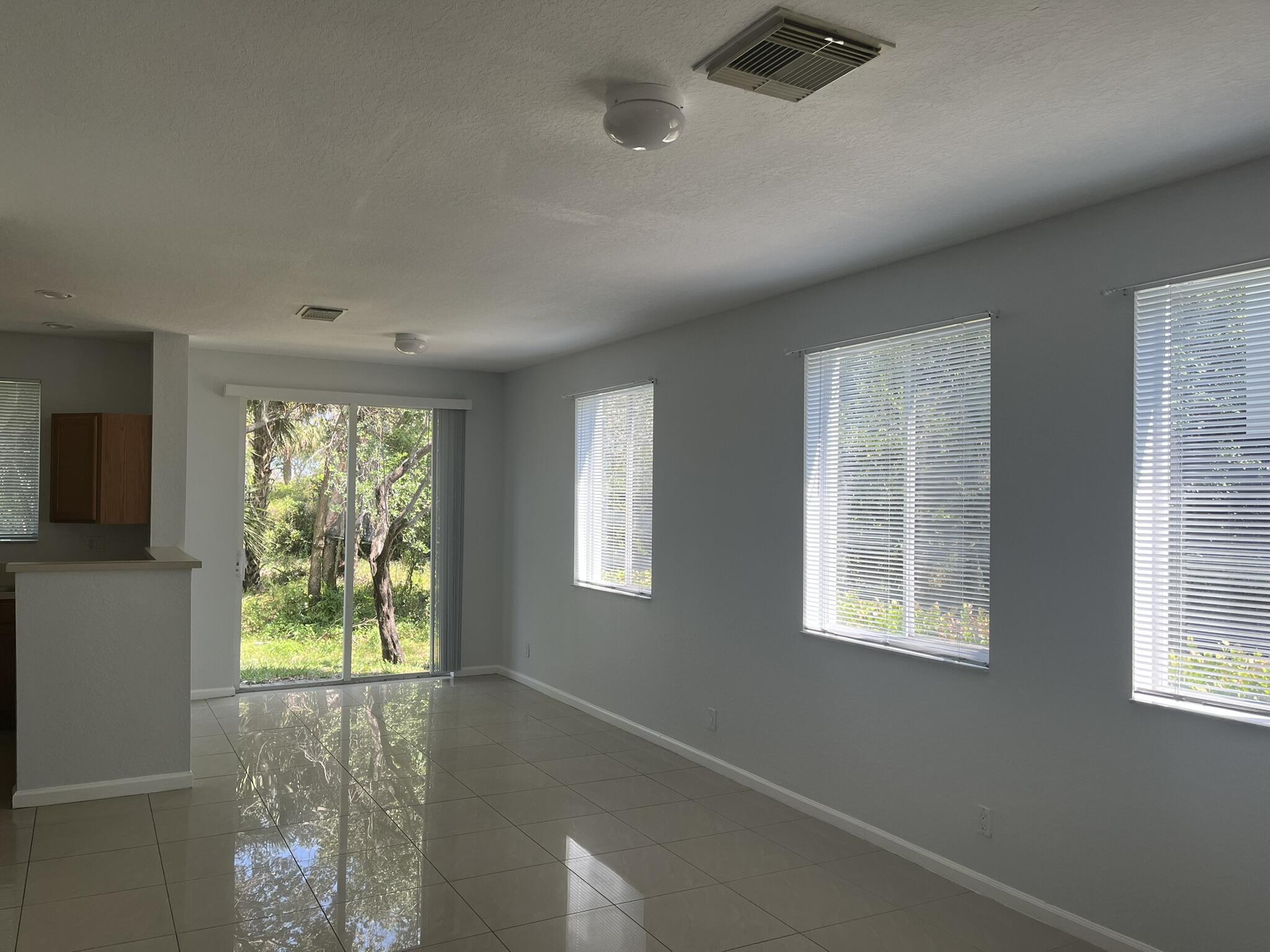 3231 Laurel Ridge Circle Property Photo 5