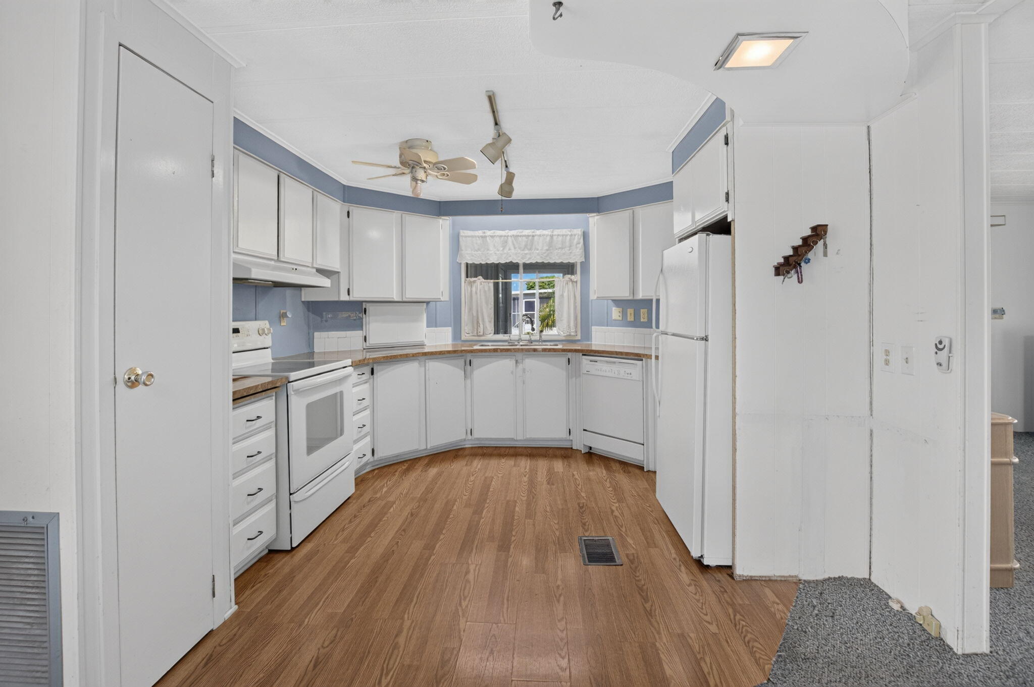 39019 Gayle Bay Property Photo 1