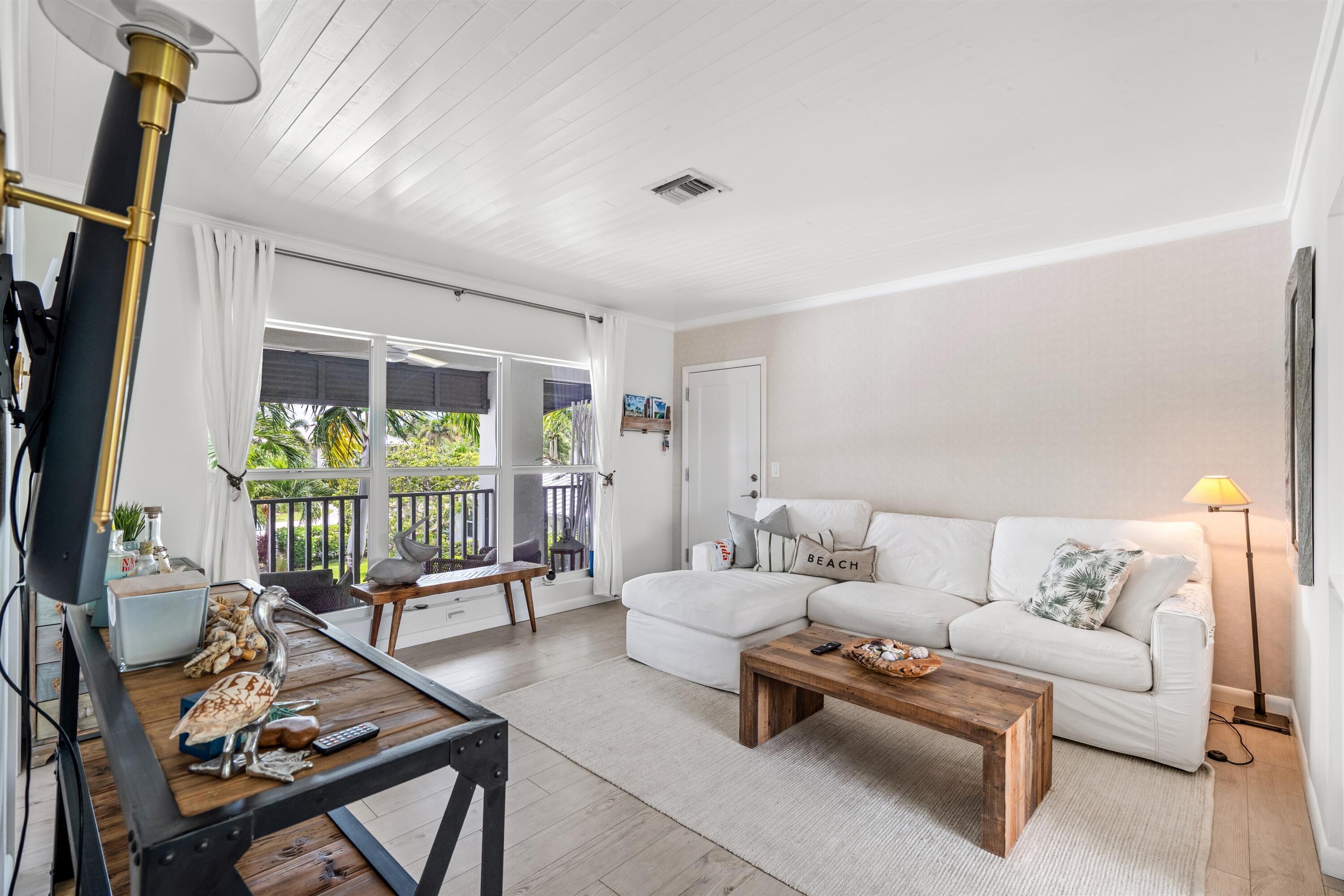1025 Casuarina Road 7 Property Photo 2