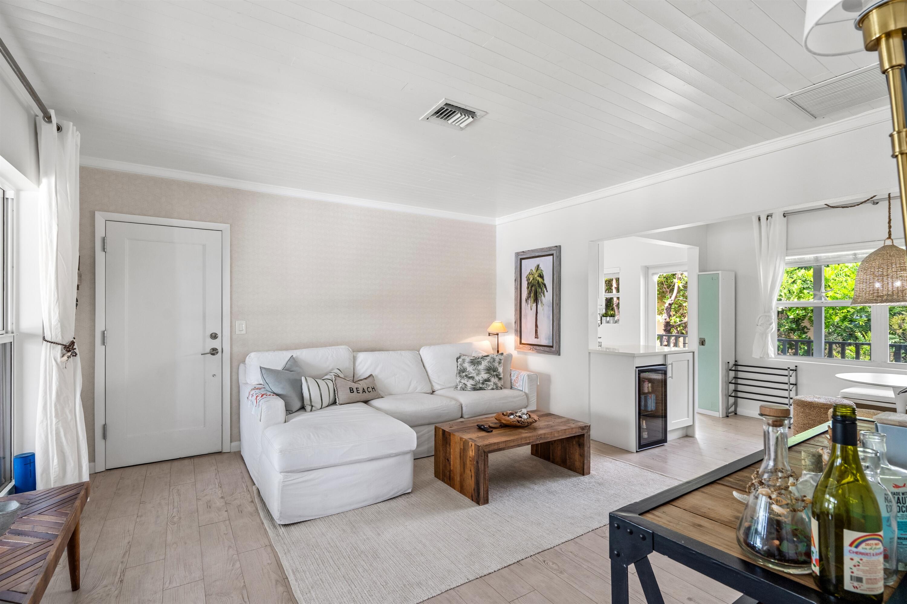 1025 Casuarina Road 7 Property Photo 4