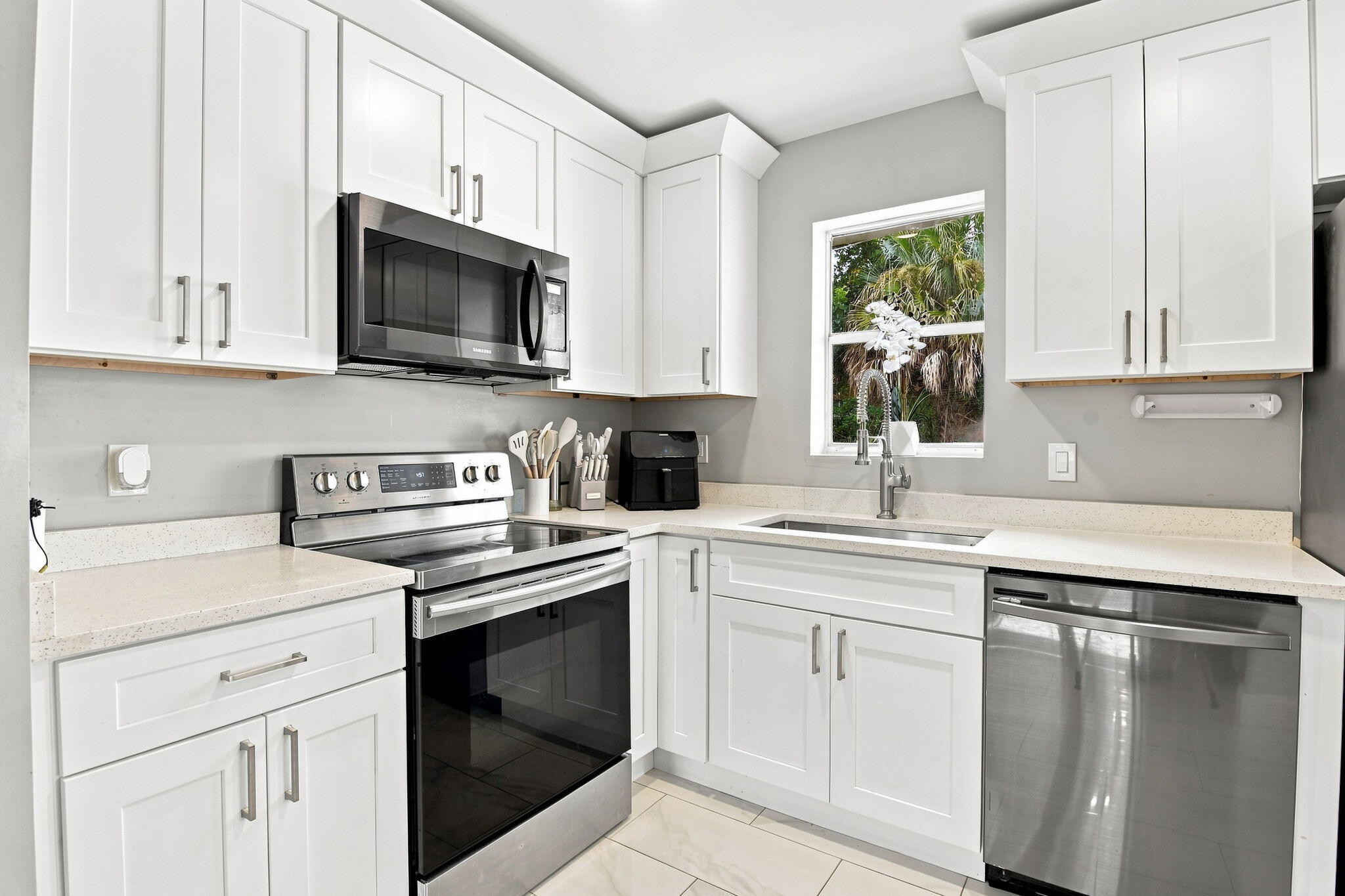 1217 W 32nd Street Property Photo 9