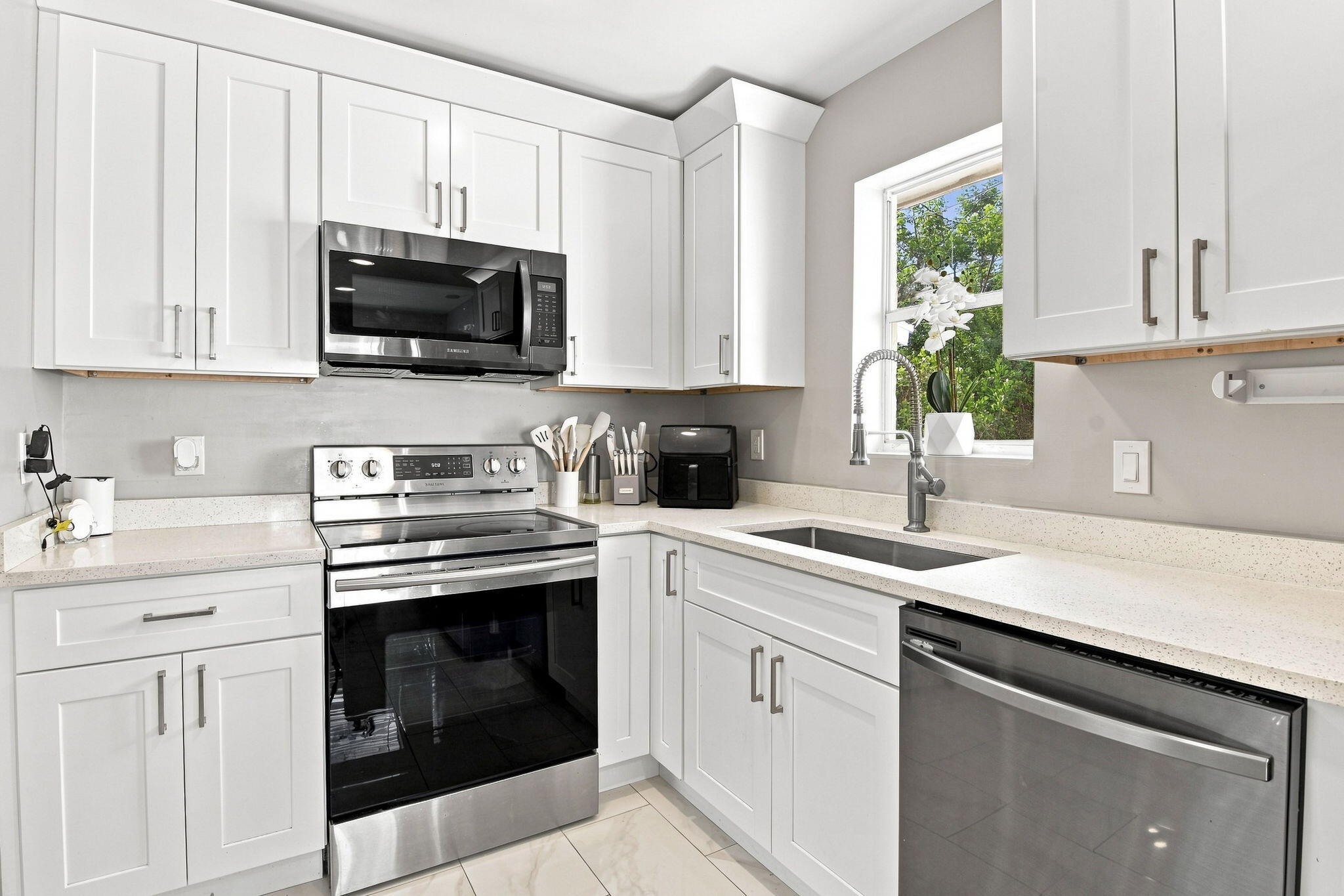 1217 W 32nd Street Property Photo 11
