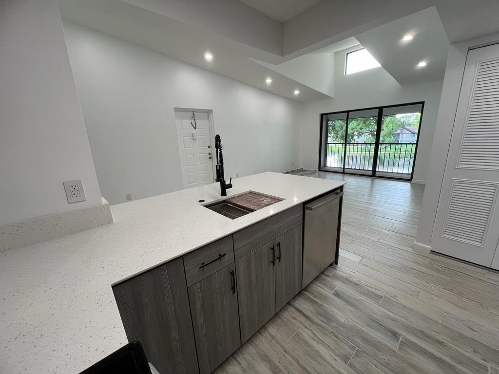 712 Sunny Pine Way C3 Property Photo 1