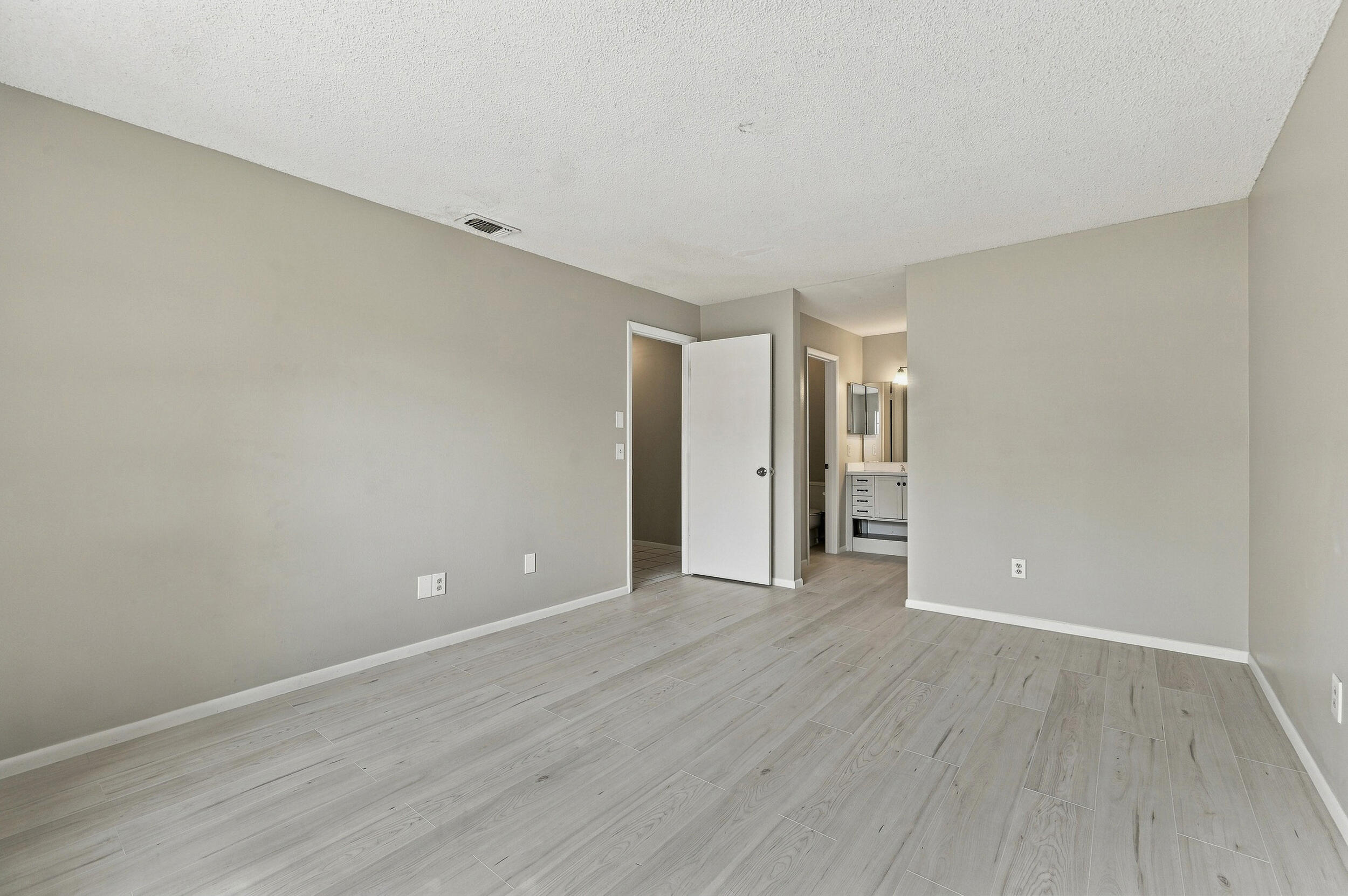 111 Jersey Woods Court Property Photo 27