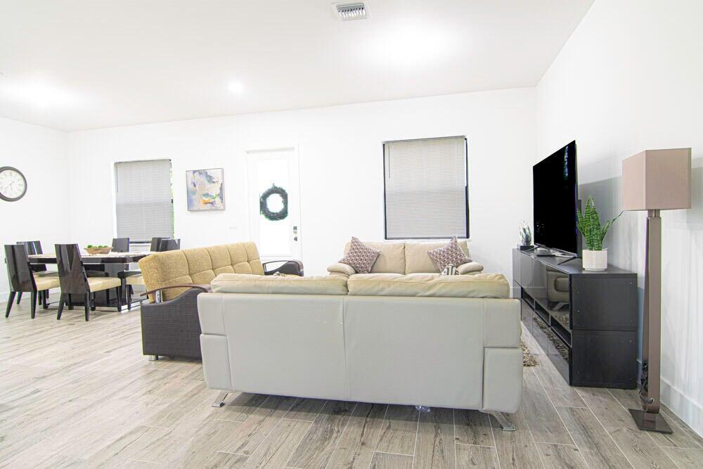 15101 Brainbridge Circle Property Photo 5