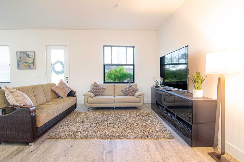 15101 Brainbridge Circle Property Photo 6