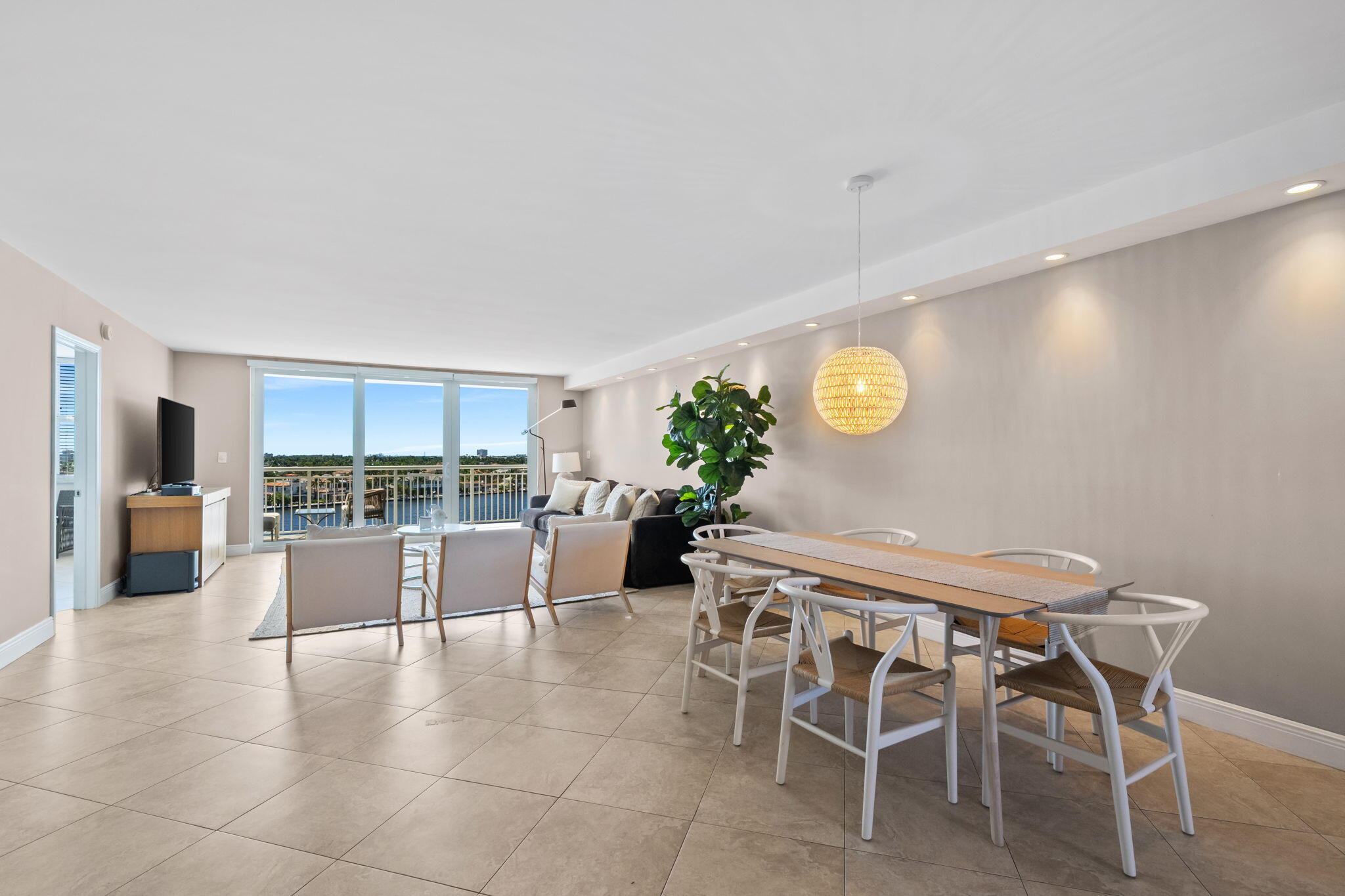 511 Bayshore Drive 810 Property Photo 2