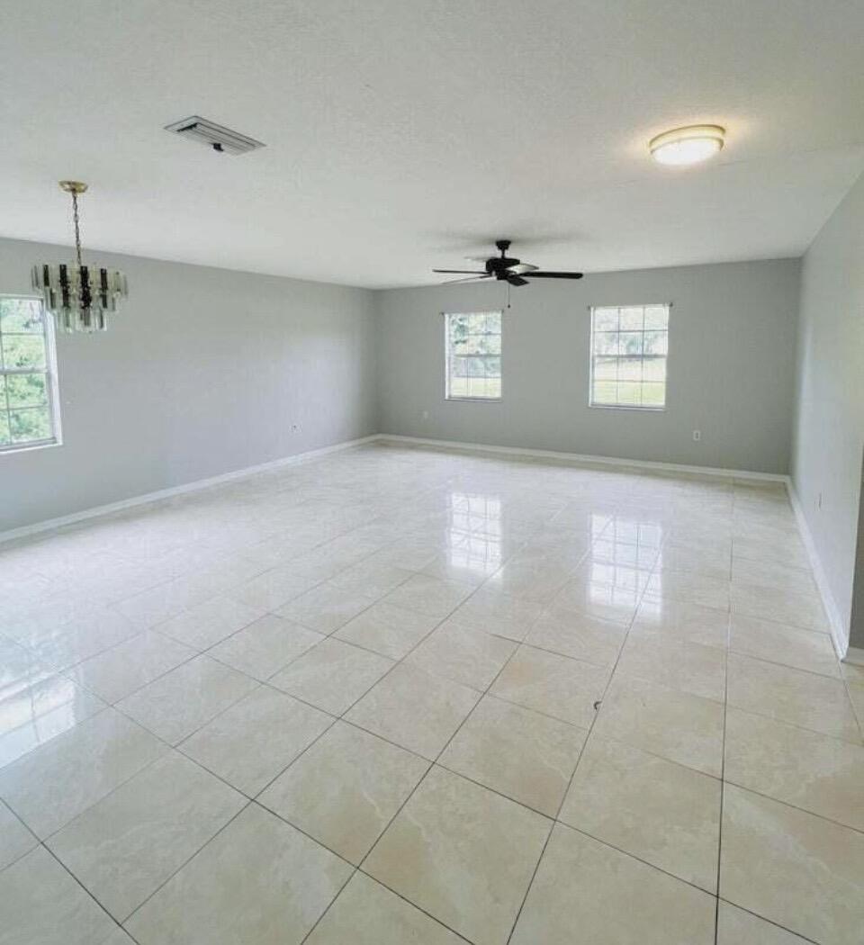 2118 Se Morningside Boulevard Property Photo 3