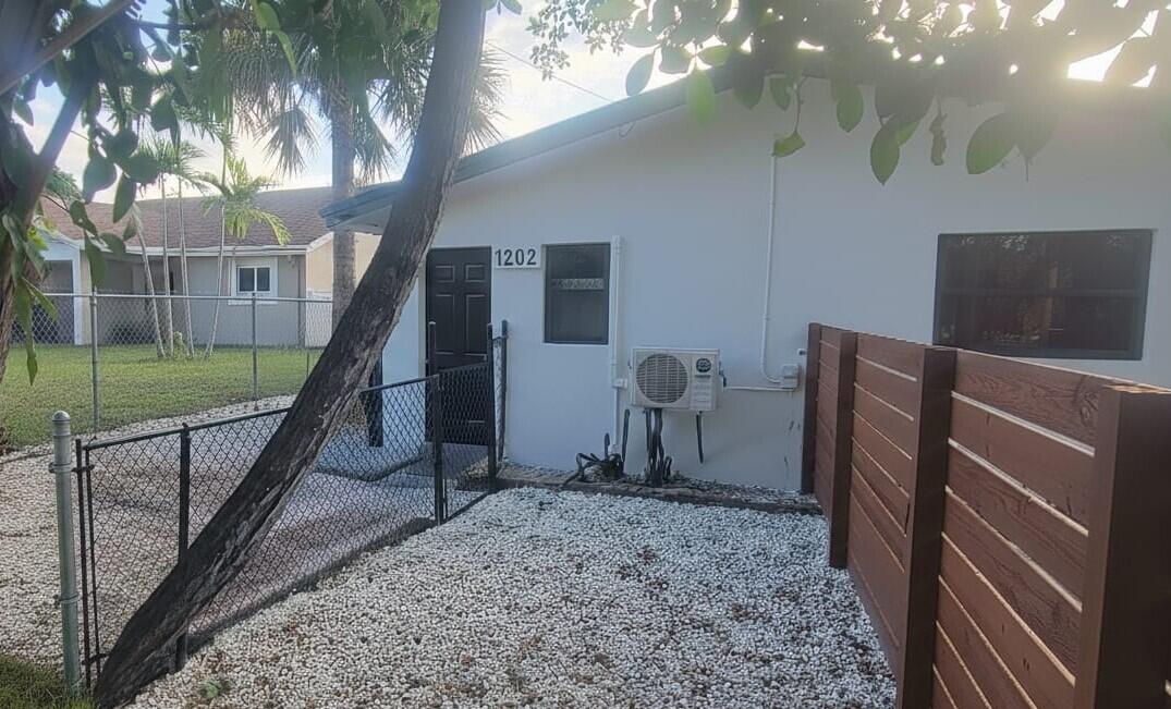 1202 Ne 3rd Avenue Property Photo 7