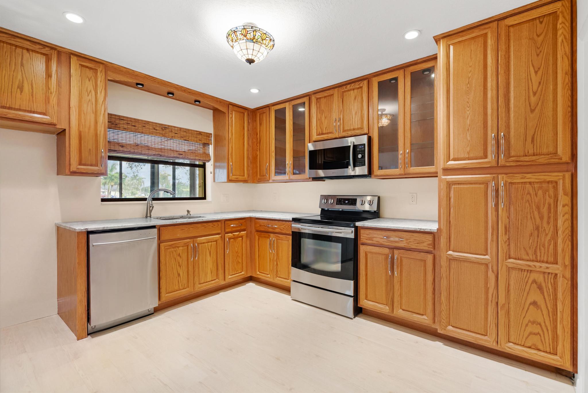 6315 Tall Cypress Circle Property Photo 7