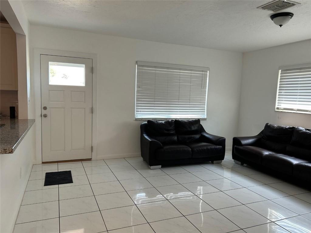 845 Nw 10th Avenue Property Photo 9